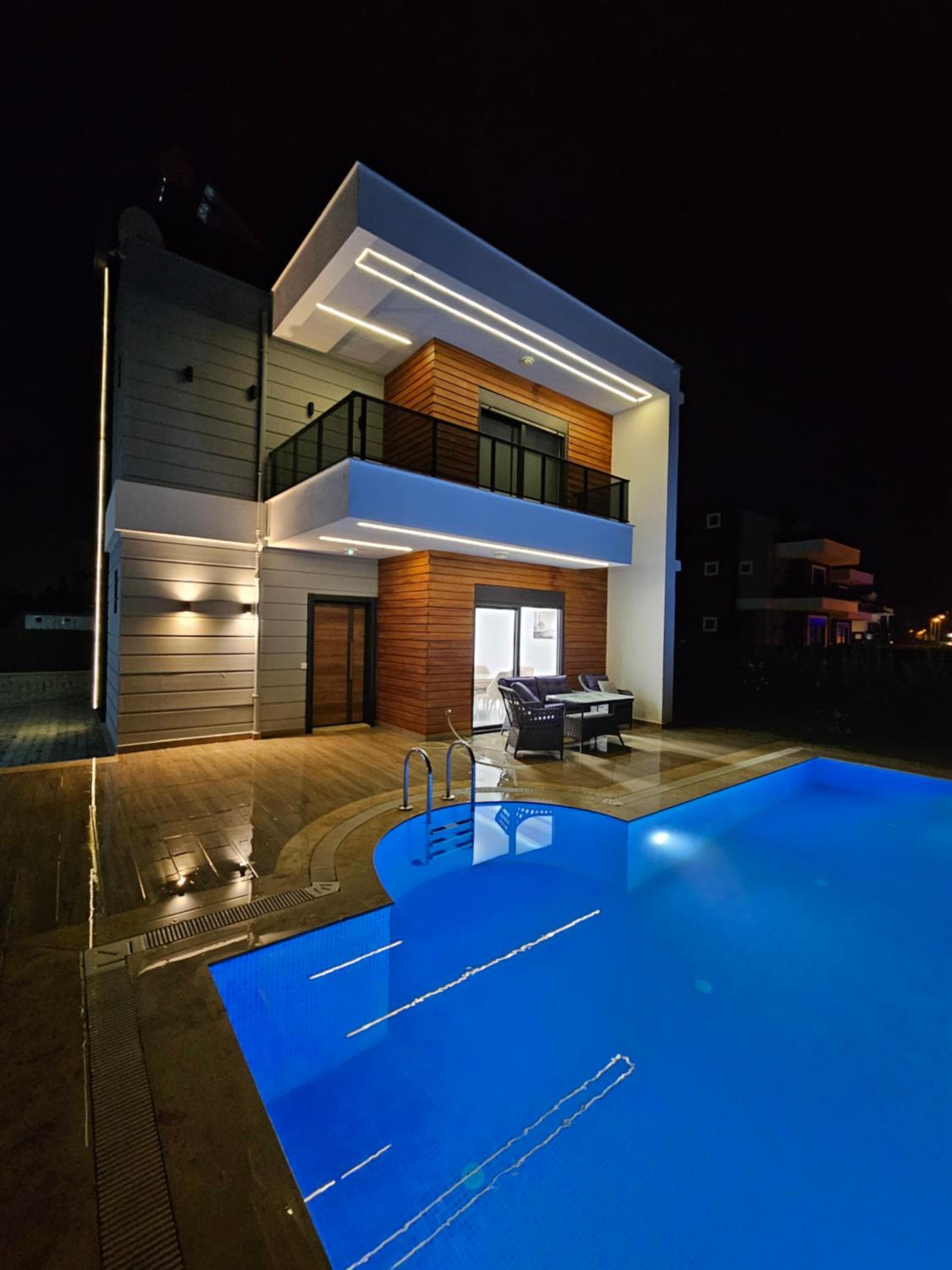 Incredible luxury villa 3 bedrooms and a hall view 4