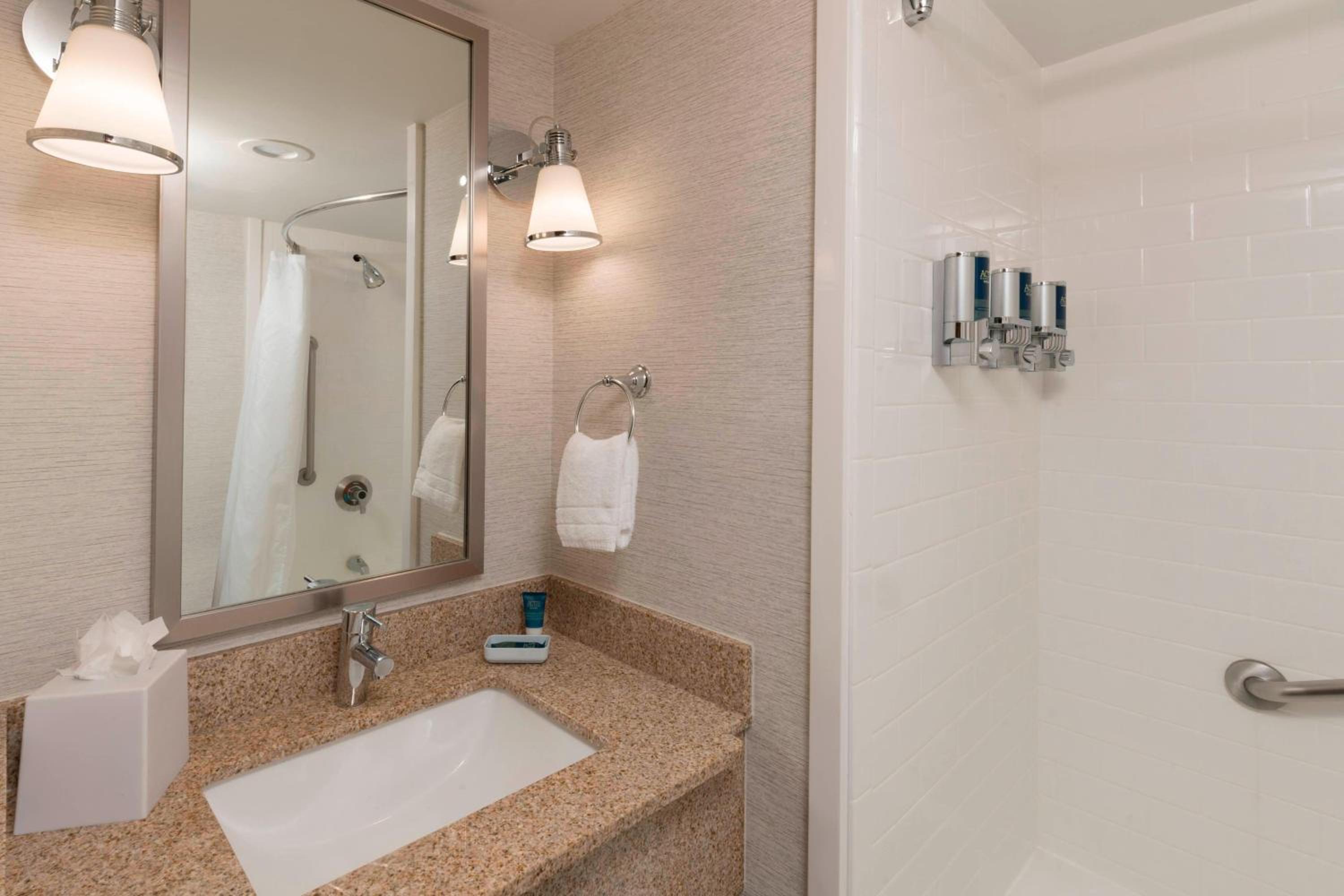 Four Points by Sheraton Boston Logan Airport Revere - Property Image 8