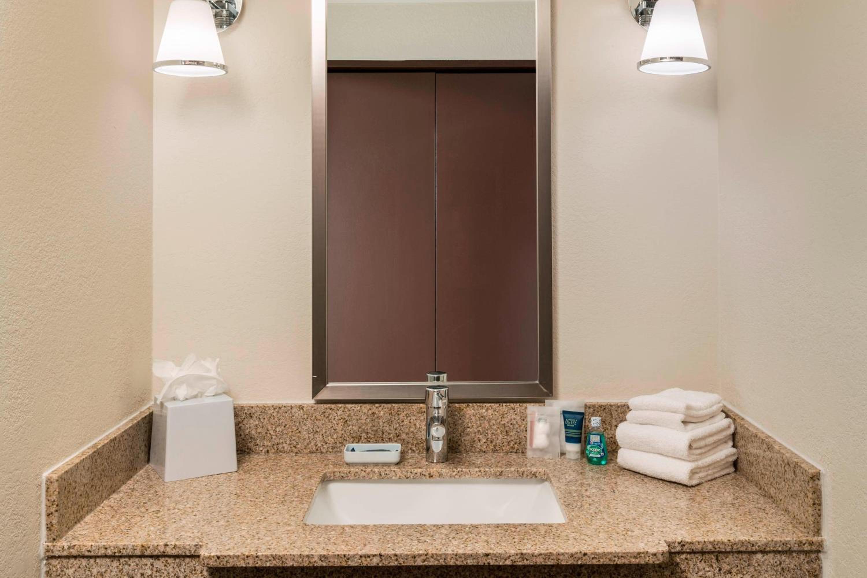 Four Points by Sheraton Boston Logan Airport Revere - Property Image 7