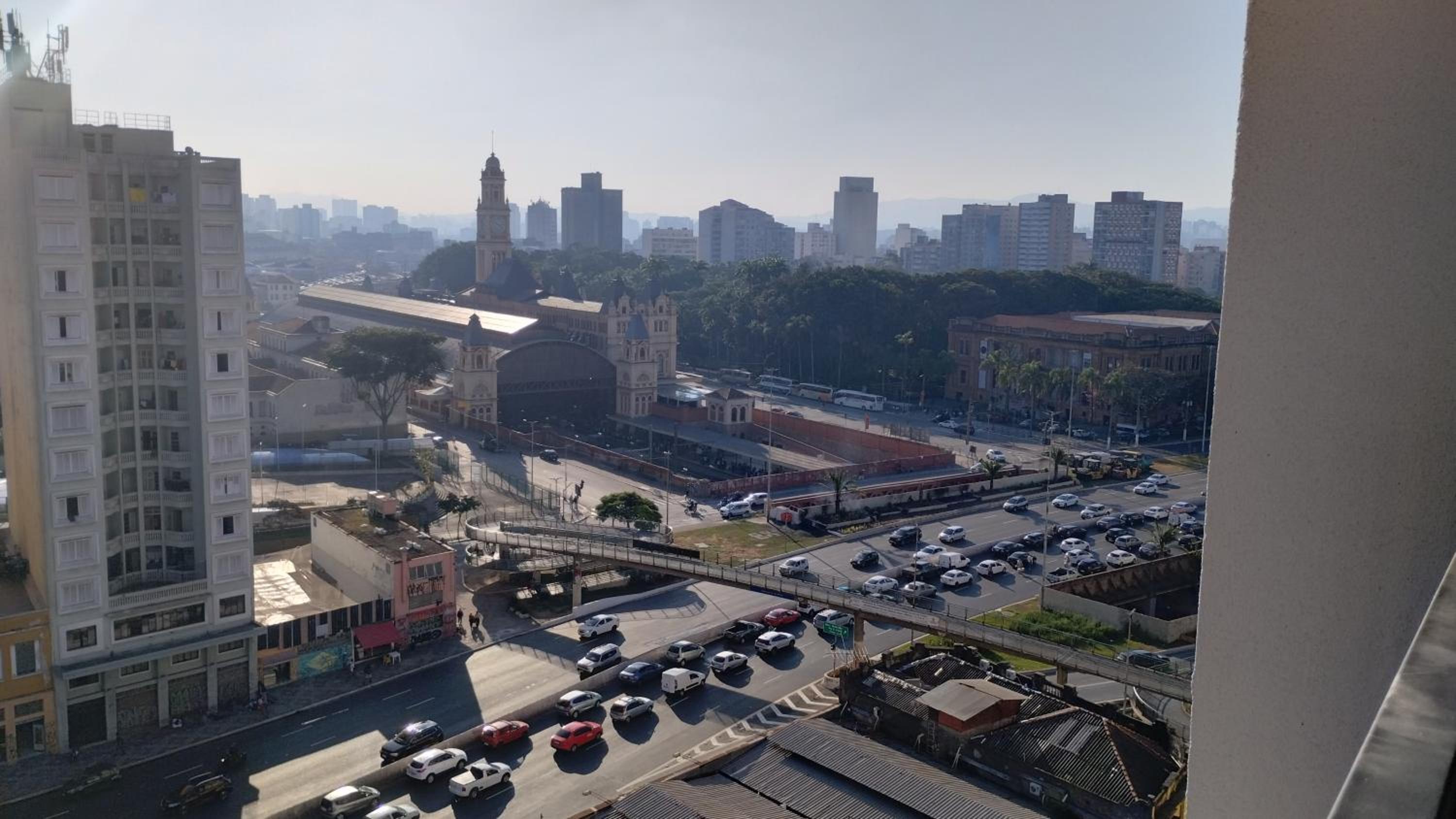 Studio Lindo; no centro em frente ao metrô!