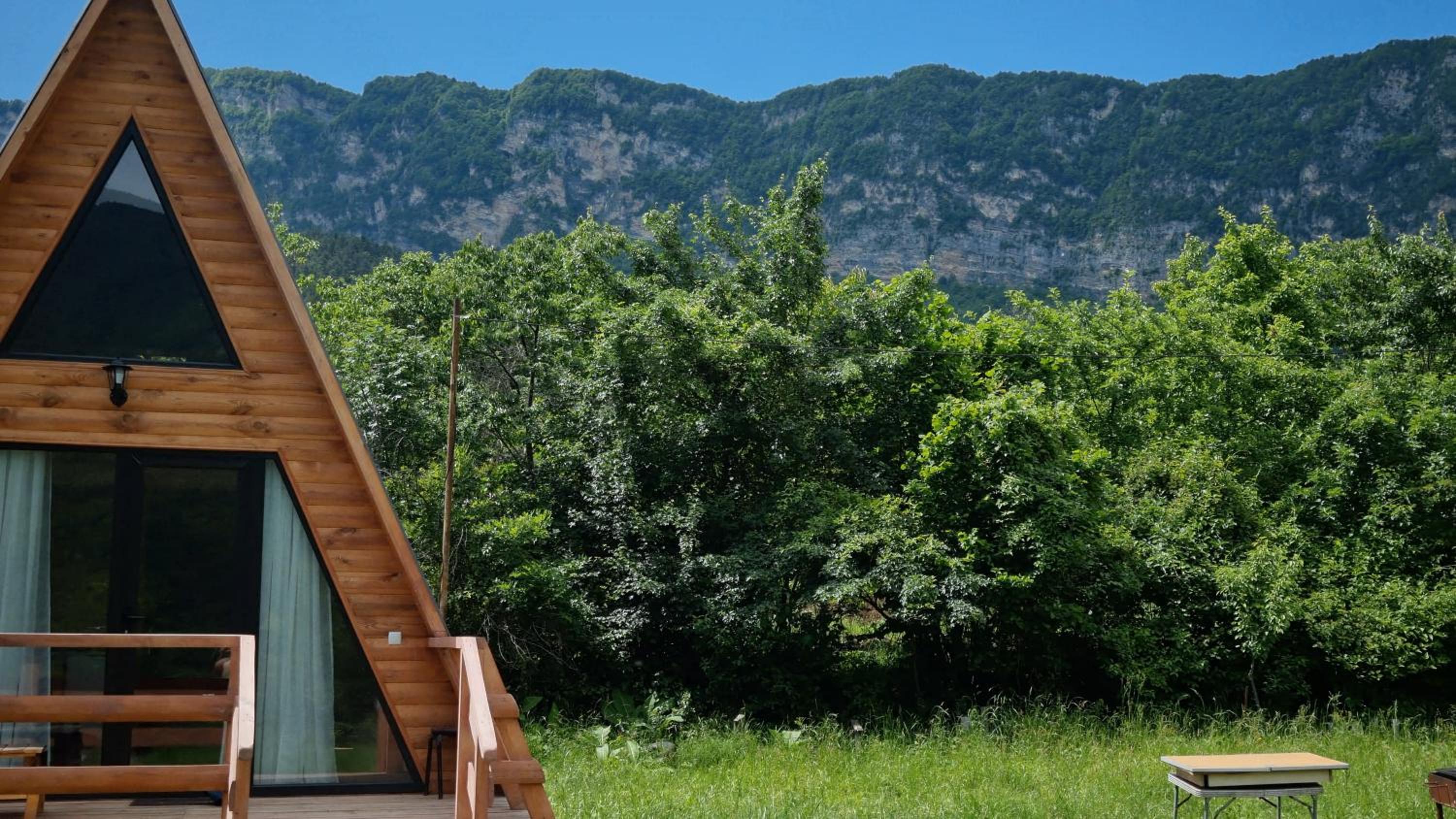 Cottage Tvishi