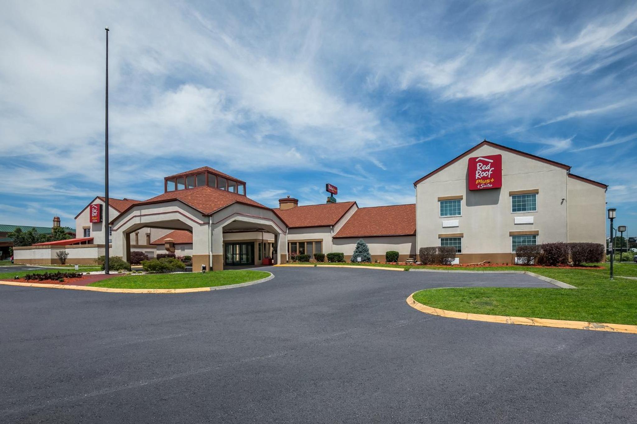 Hotel Red Roof PLUS+ & Suites Knoxville West-Cedar Bluff