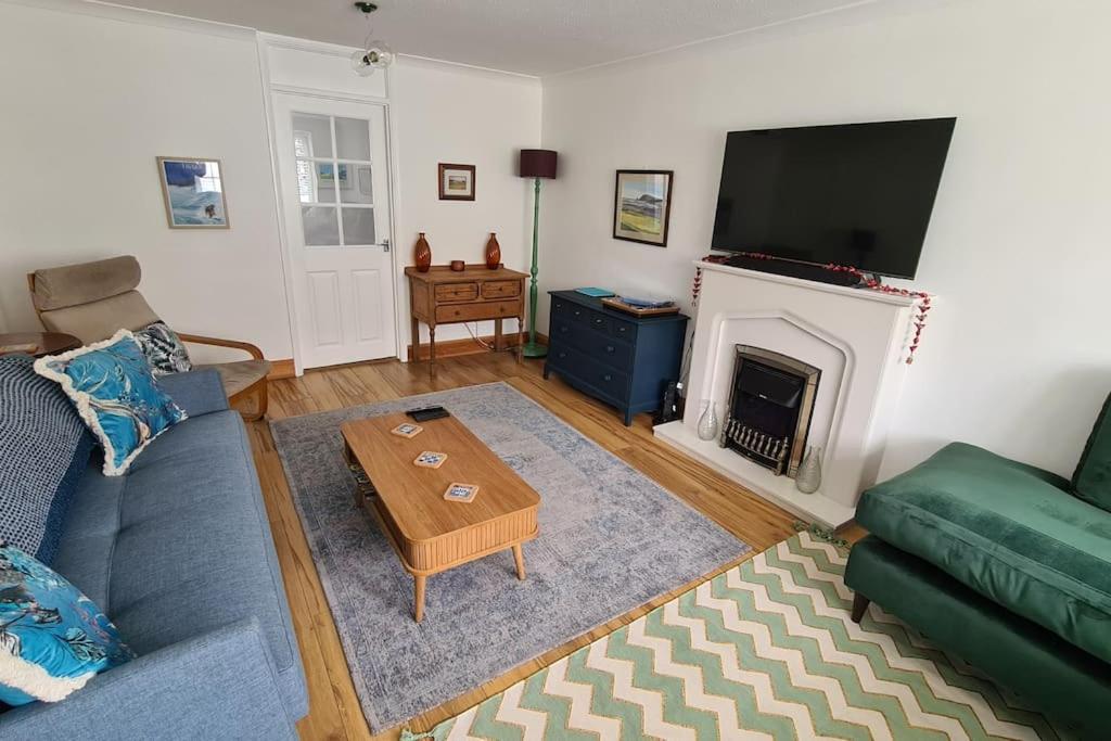 Haven Cottage - adjacent to beach and promenade view 5