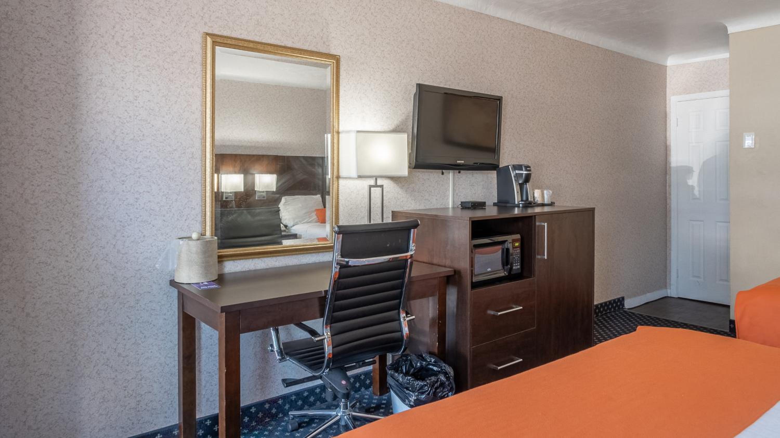 North Bay Vacations - Knights Inn North Bay - Property Image 36