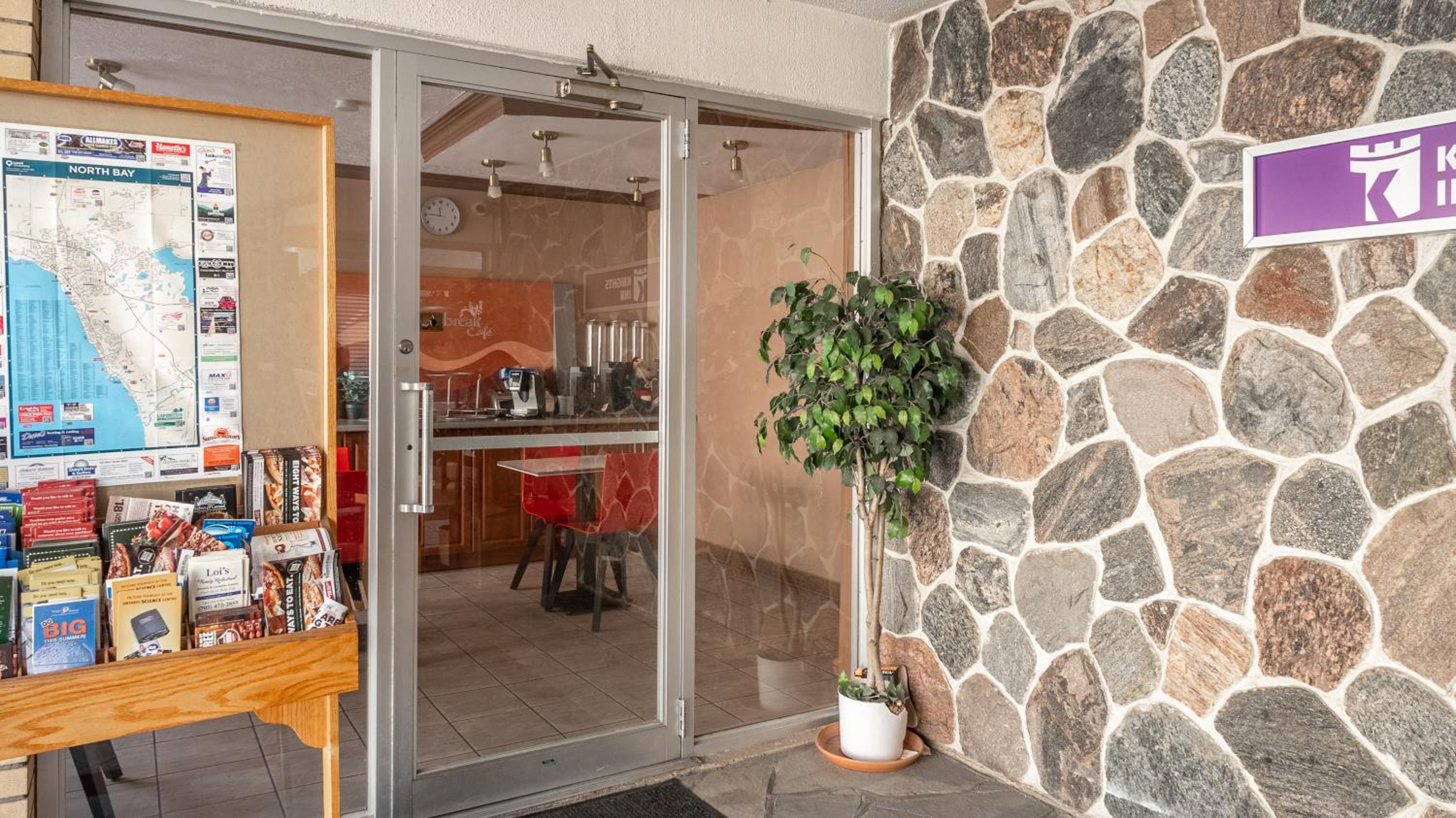 North Bay Vacations - Knights Inn North Bay - Property Image 5