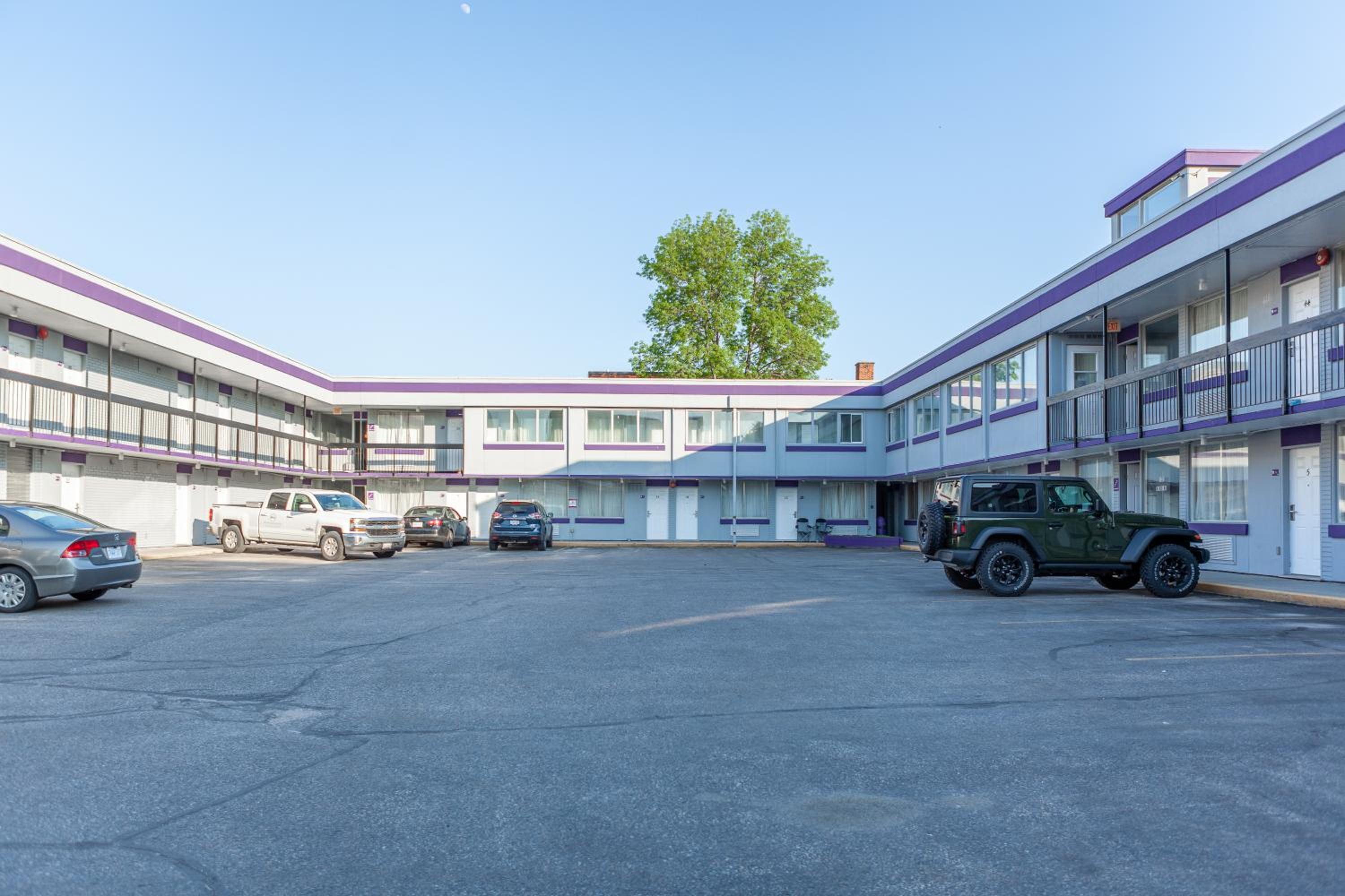 North Bay Vacations - Knights Inn North Bay - Property Image 24