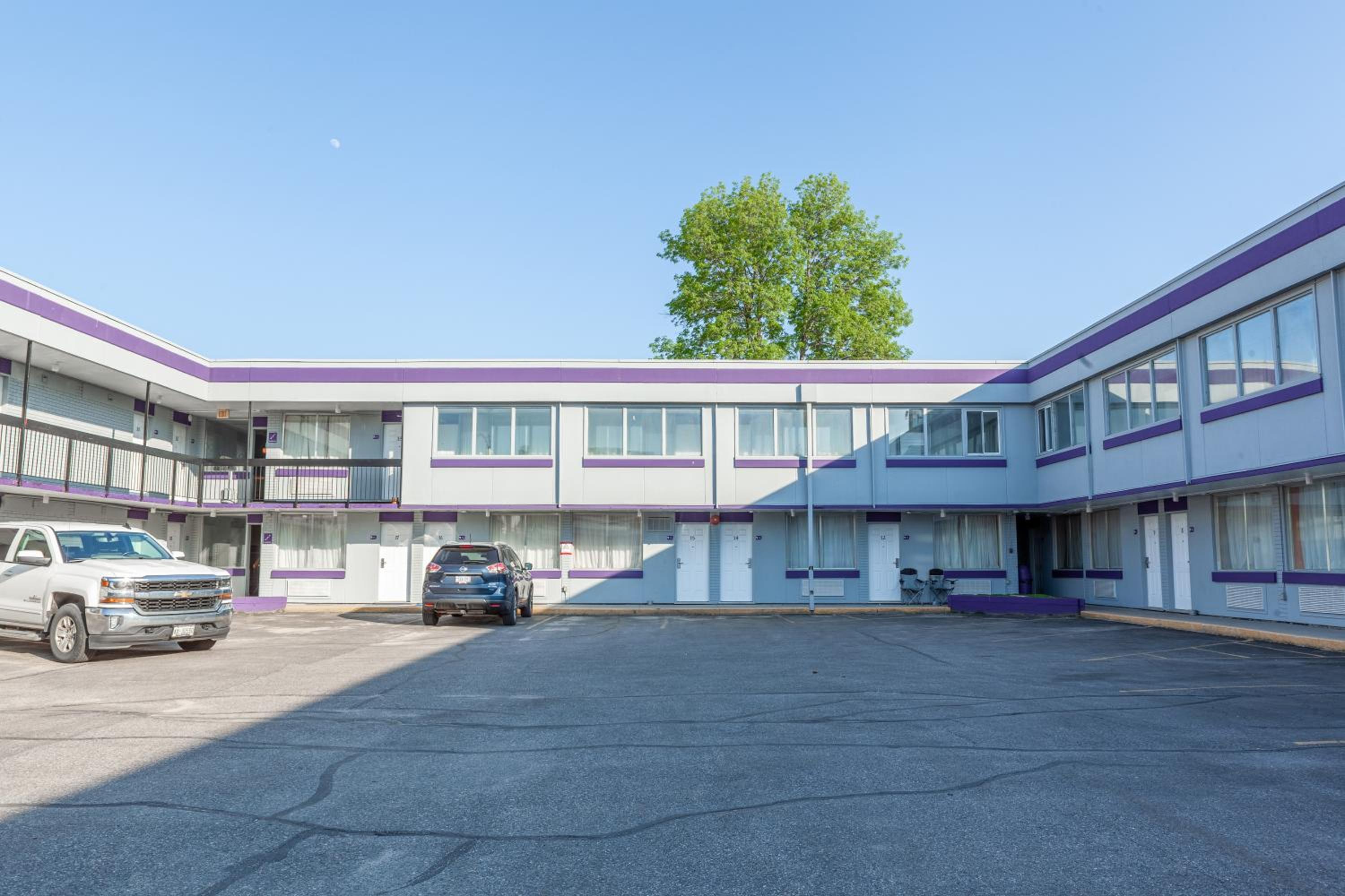 North Bay Vacations - Knights Inn North Bay - Property Image 20