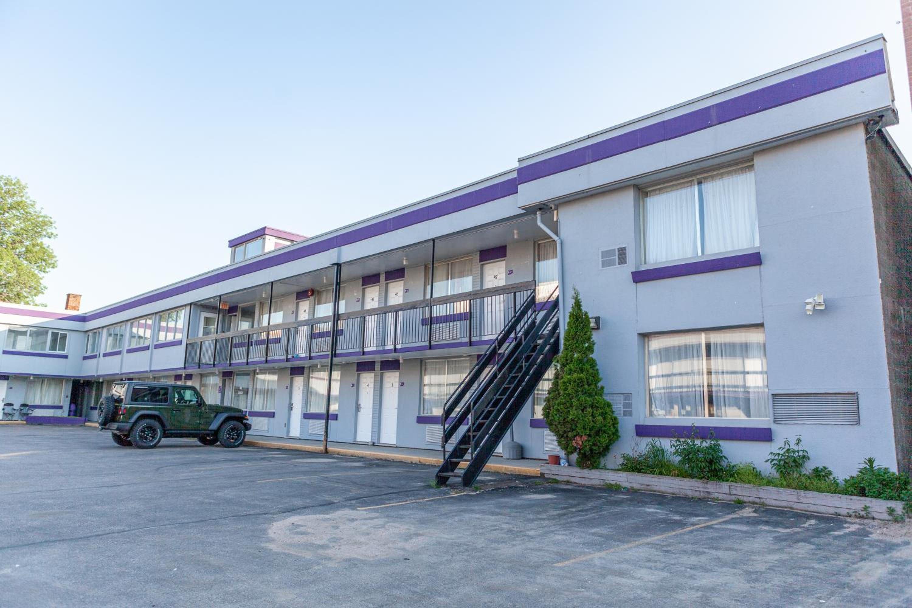 North Bay Vacations - Knights Inn North Bay - Property Image 26