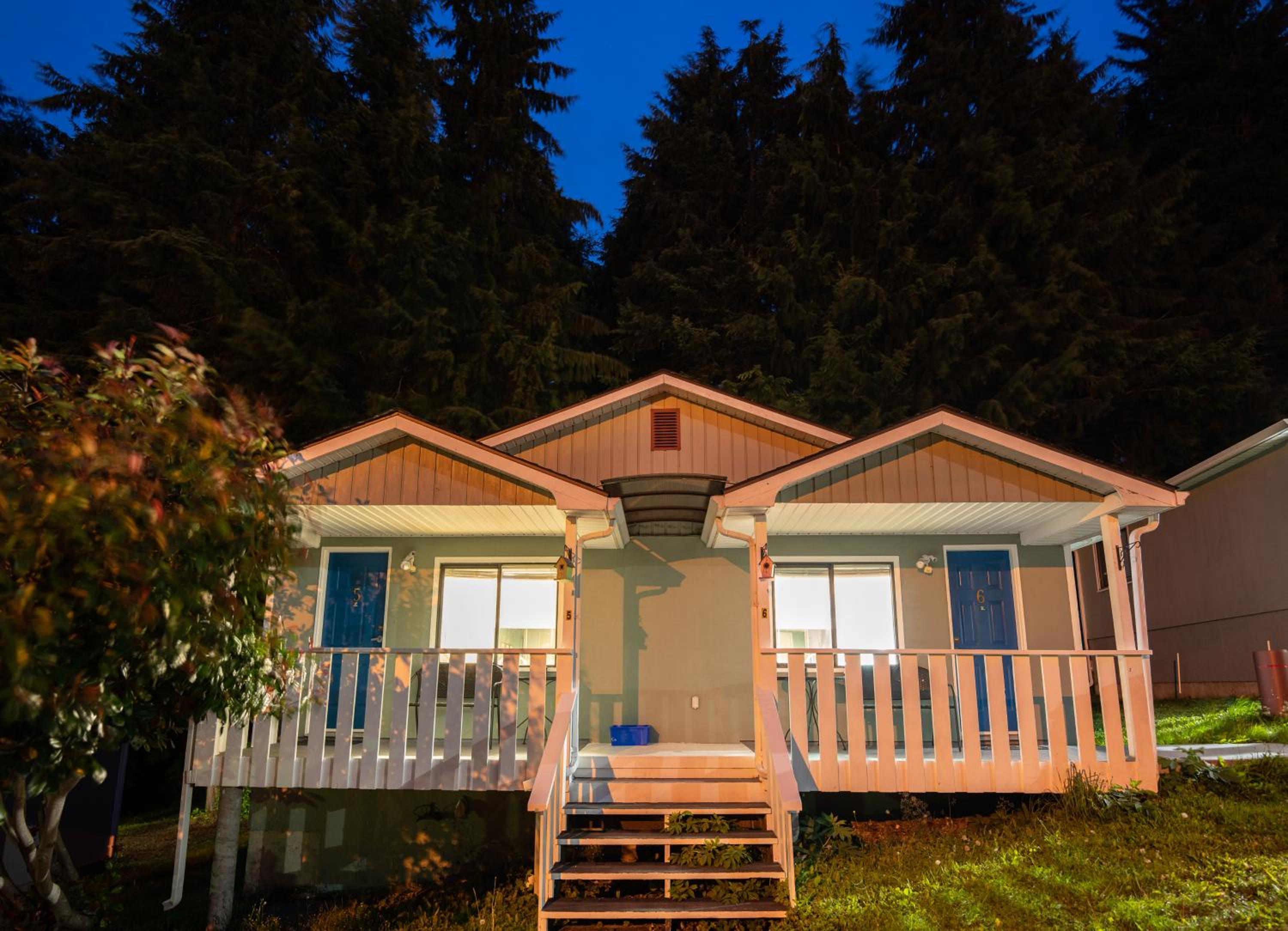 The Cabins at Alert Bay