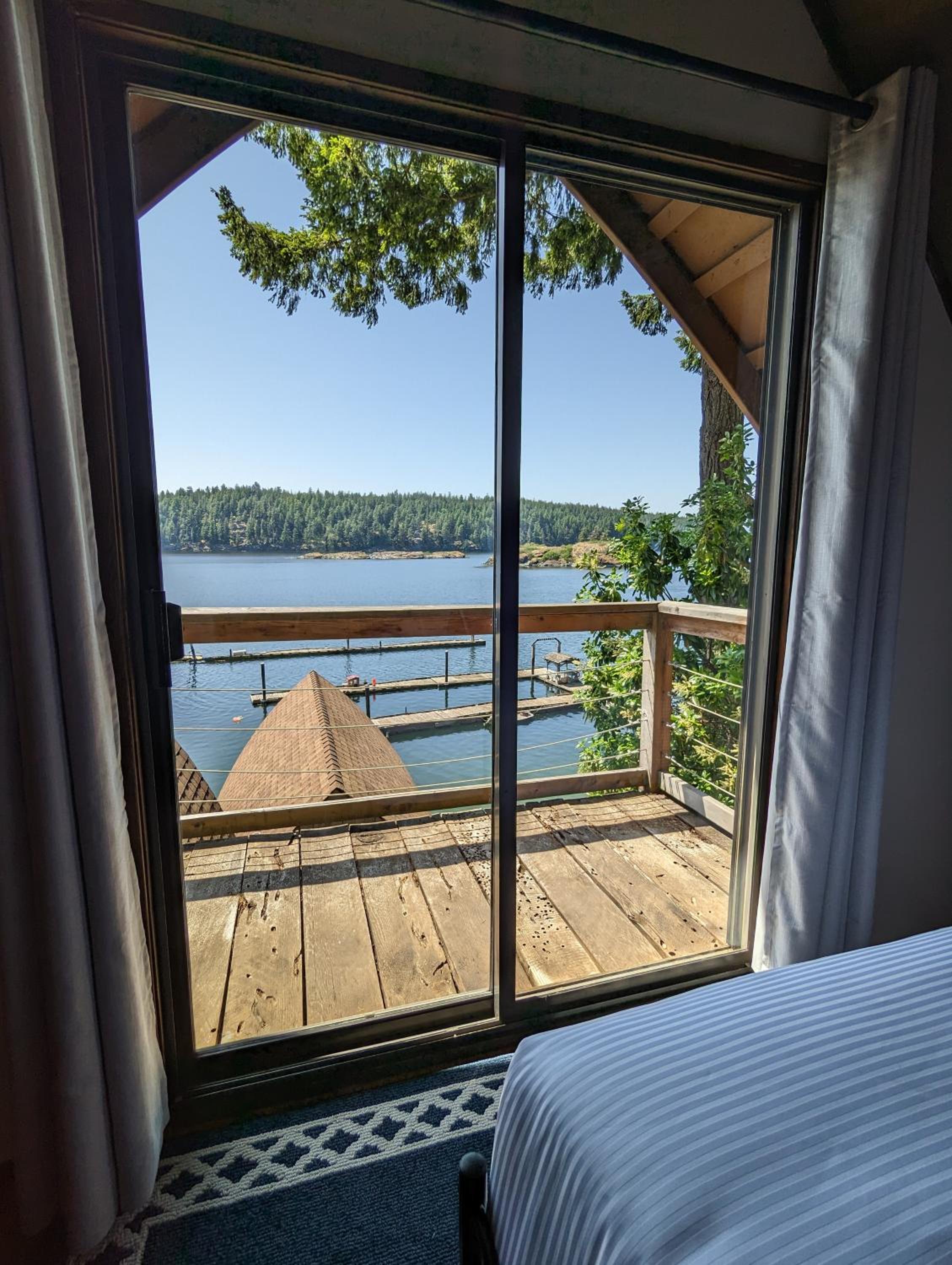 Jade Resort-Oceanfront Suites in Gowlland Harbour