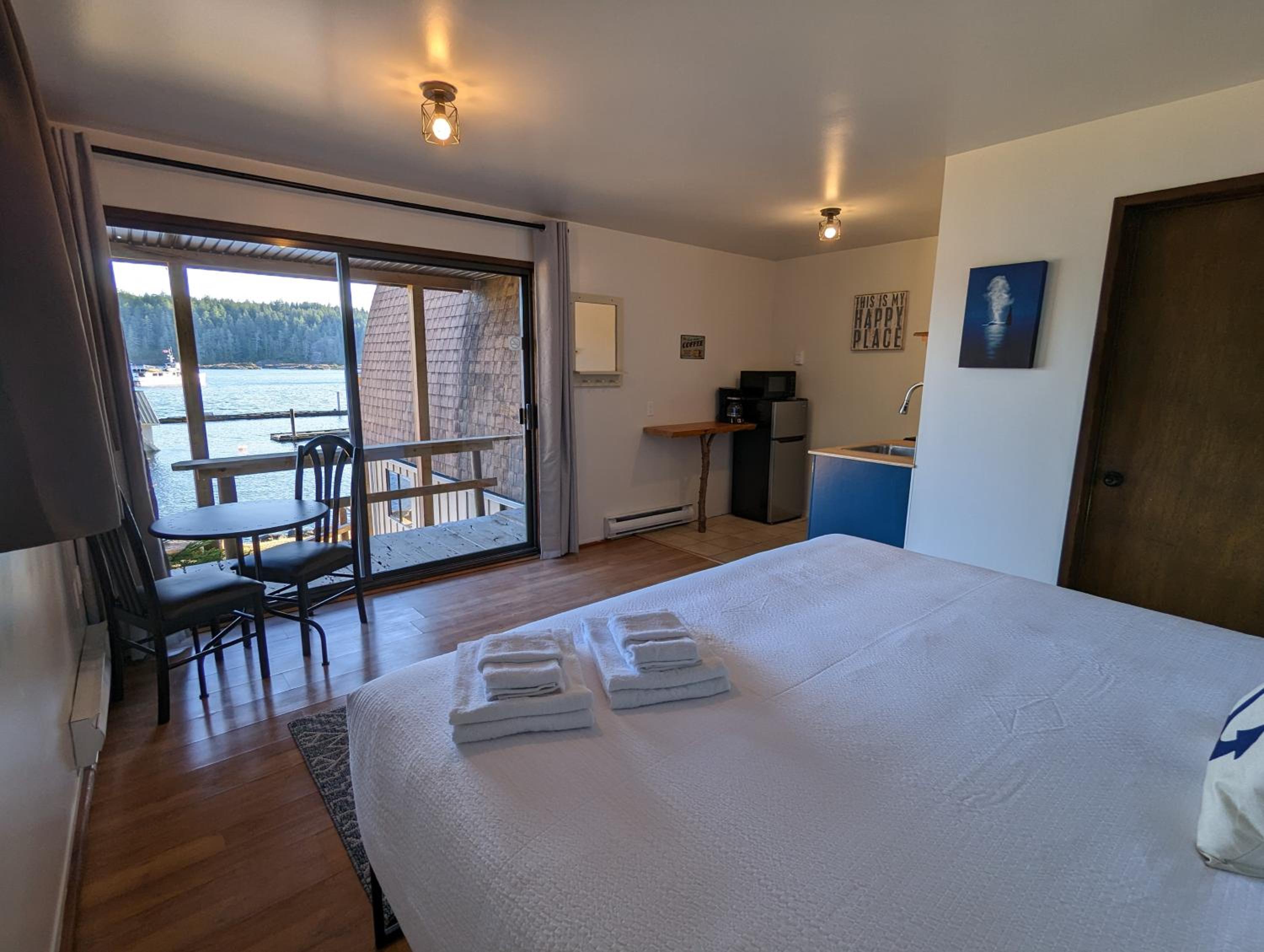 Jade Resort-Oceanfront Suites in Gowlland Harbour