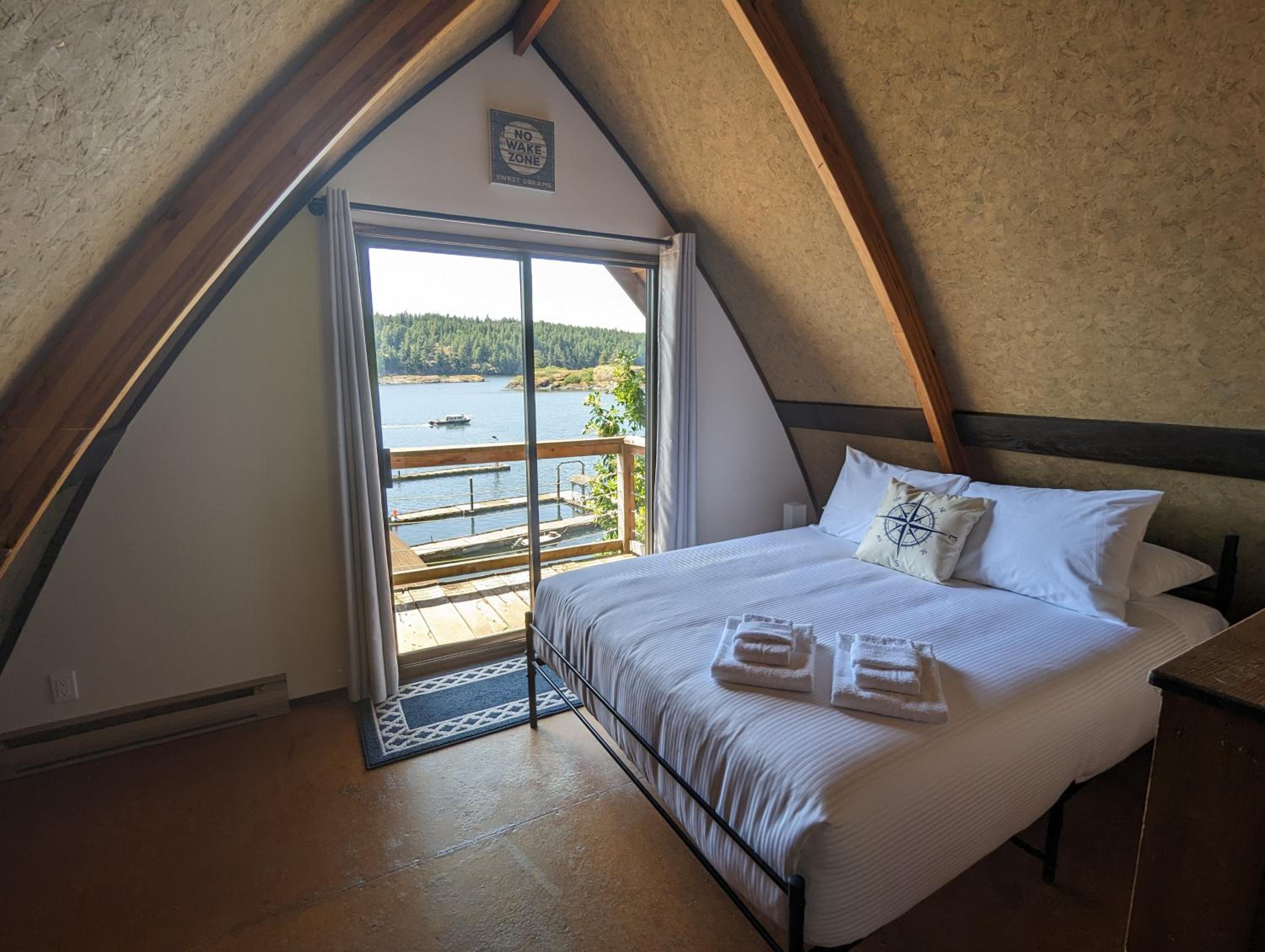 Jade Resort-Oceanfront Suites in Gowlland Harbour