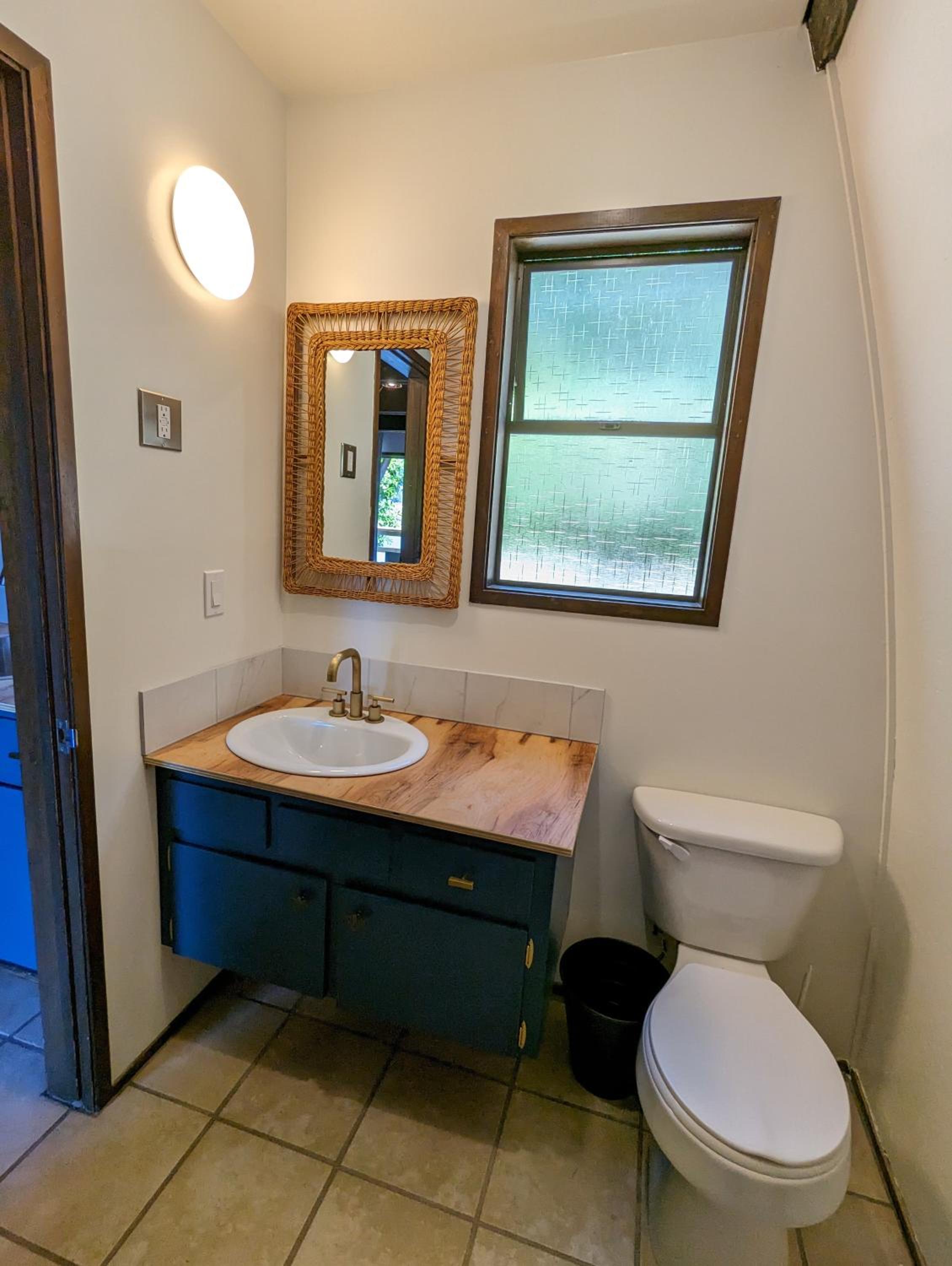 Jade Resort-Oceanfront Suites in Gowlland Harbour
