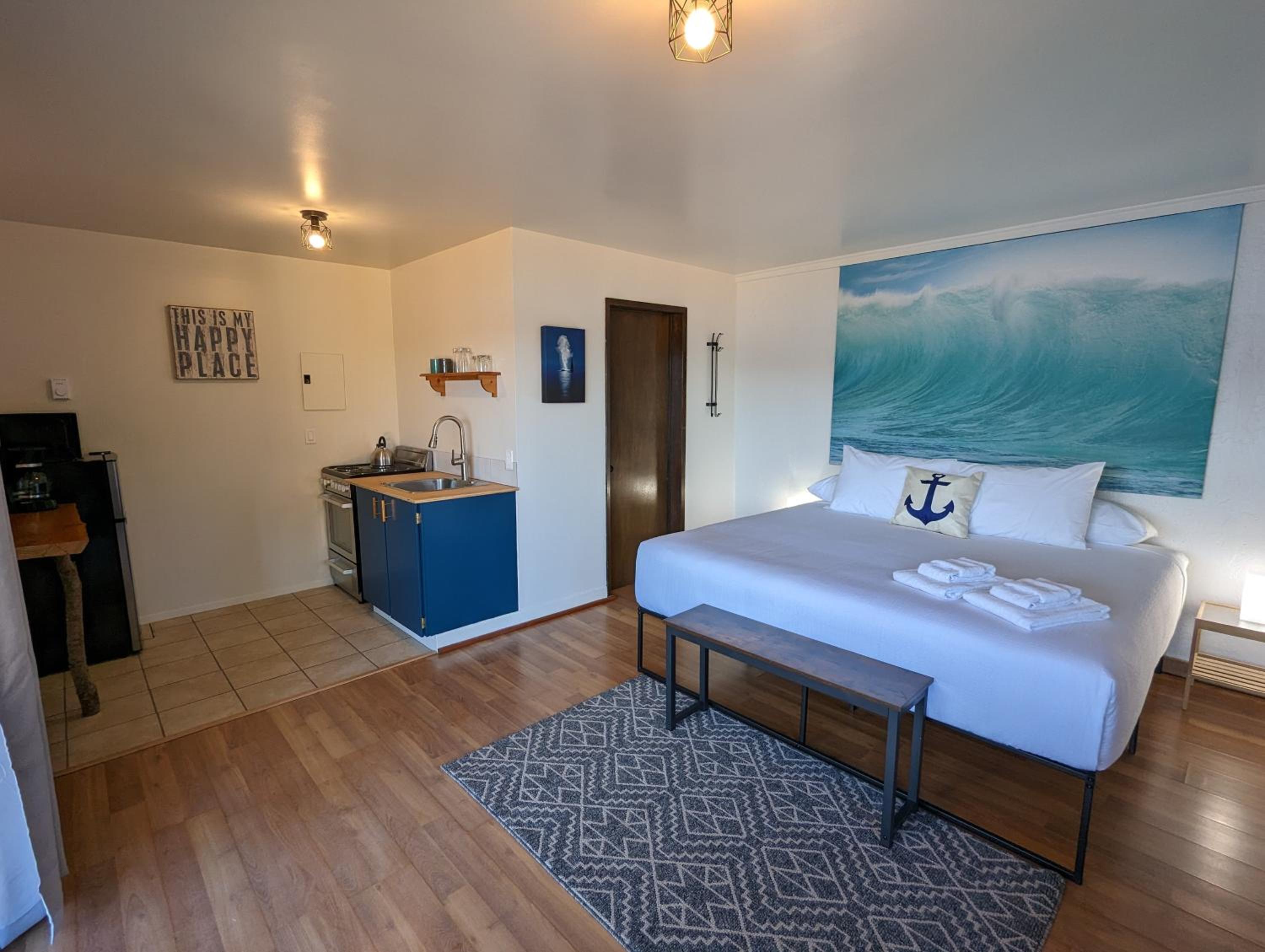 Jade Resort-Oceanfront Suites in Gowlland Harbour