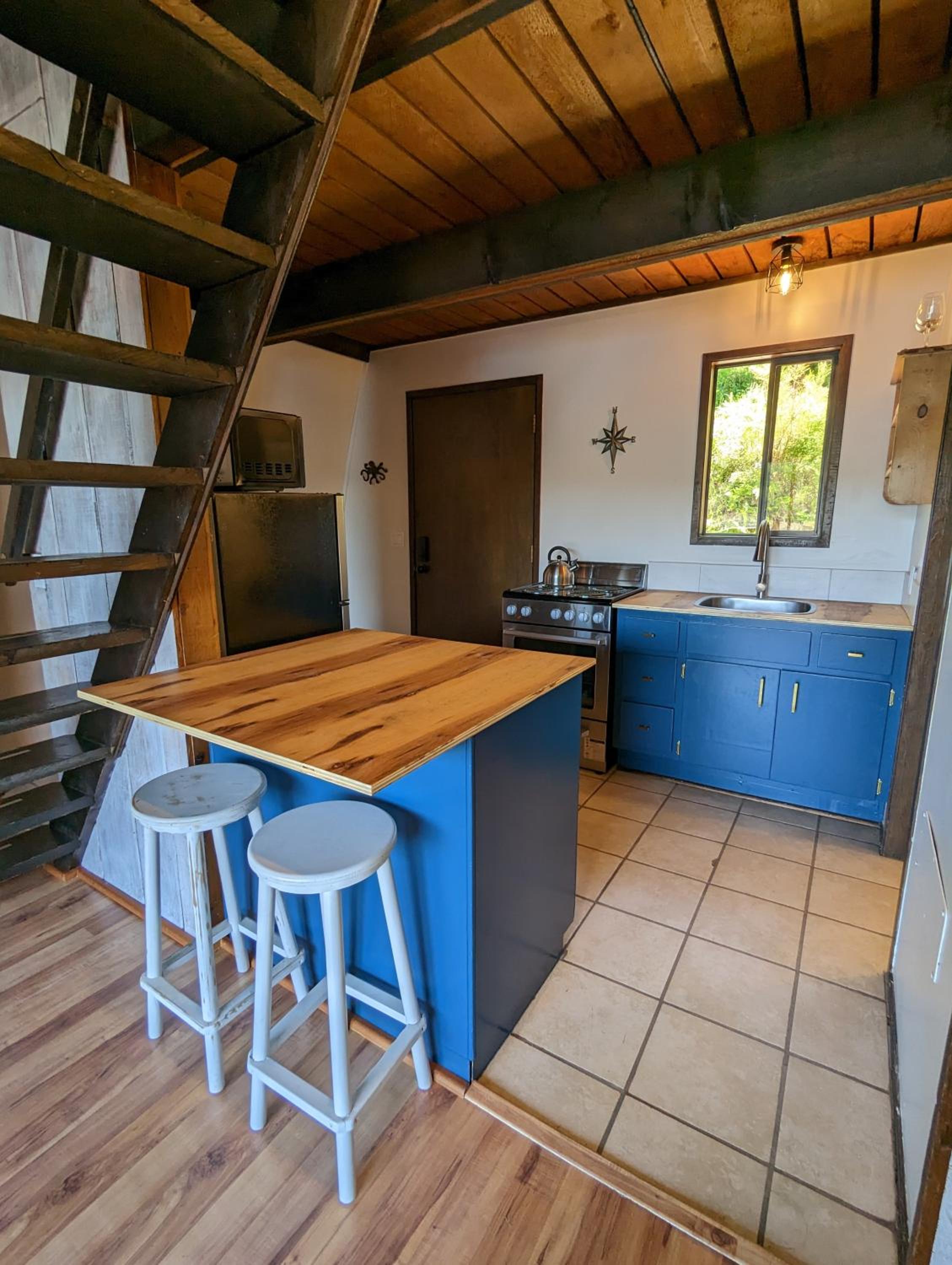 Jade Resort-Oceanfront Suites in Gowlland Harbour