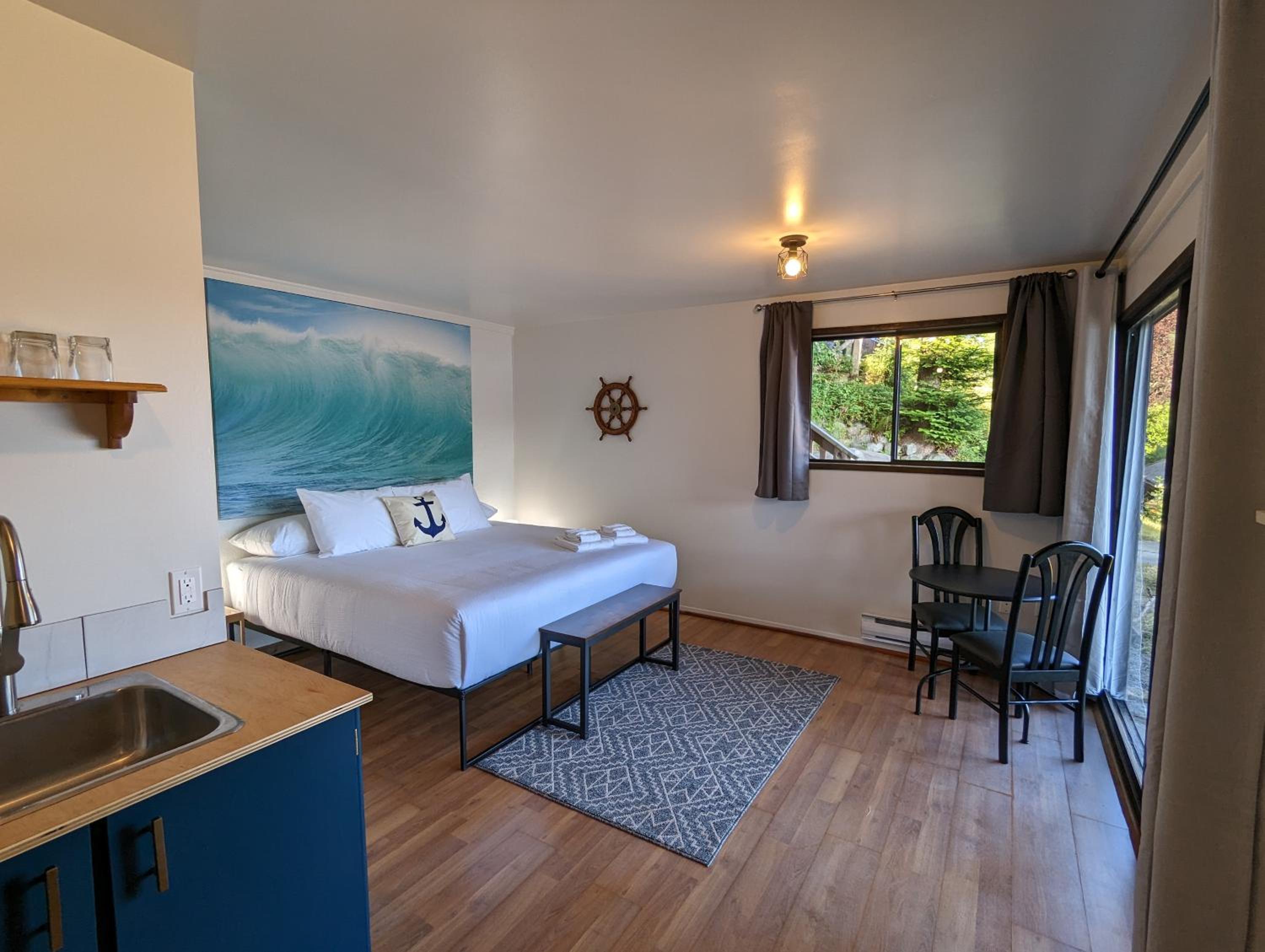 Jade Resort-Oceanfront Suites in Gowlland Harbour