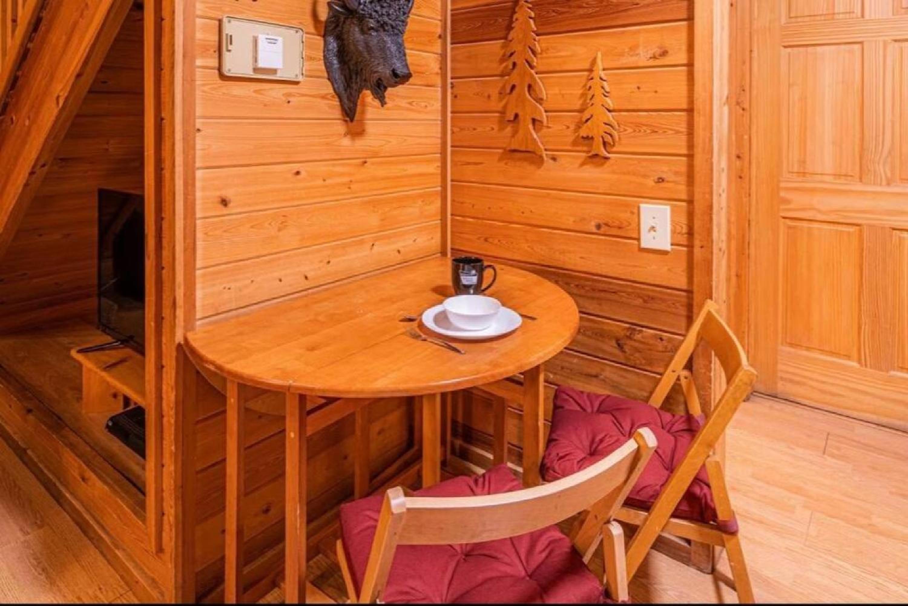Cabin #1 Buffalo Herd -Pet Friendly - Sleeps 6 - Playground & Game Room view 4