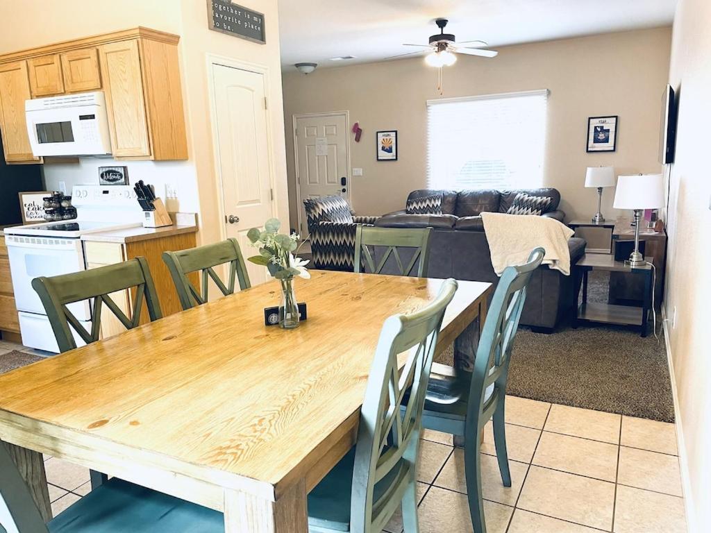 3BR / 2BA Townhome with Pool, Patio, WiFi, Washer/Dryer view 3