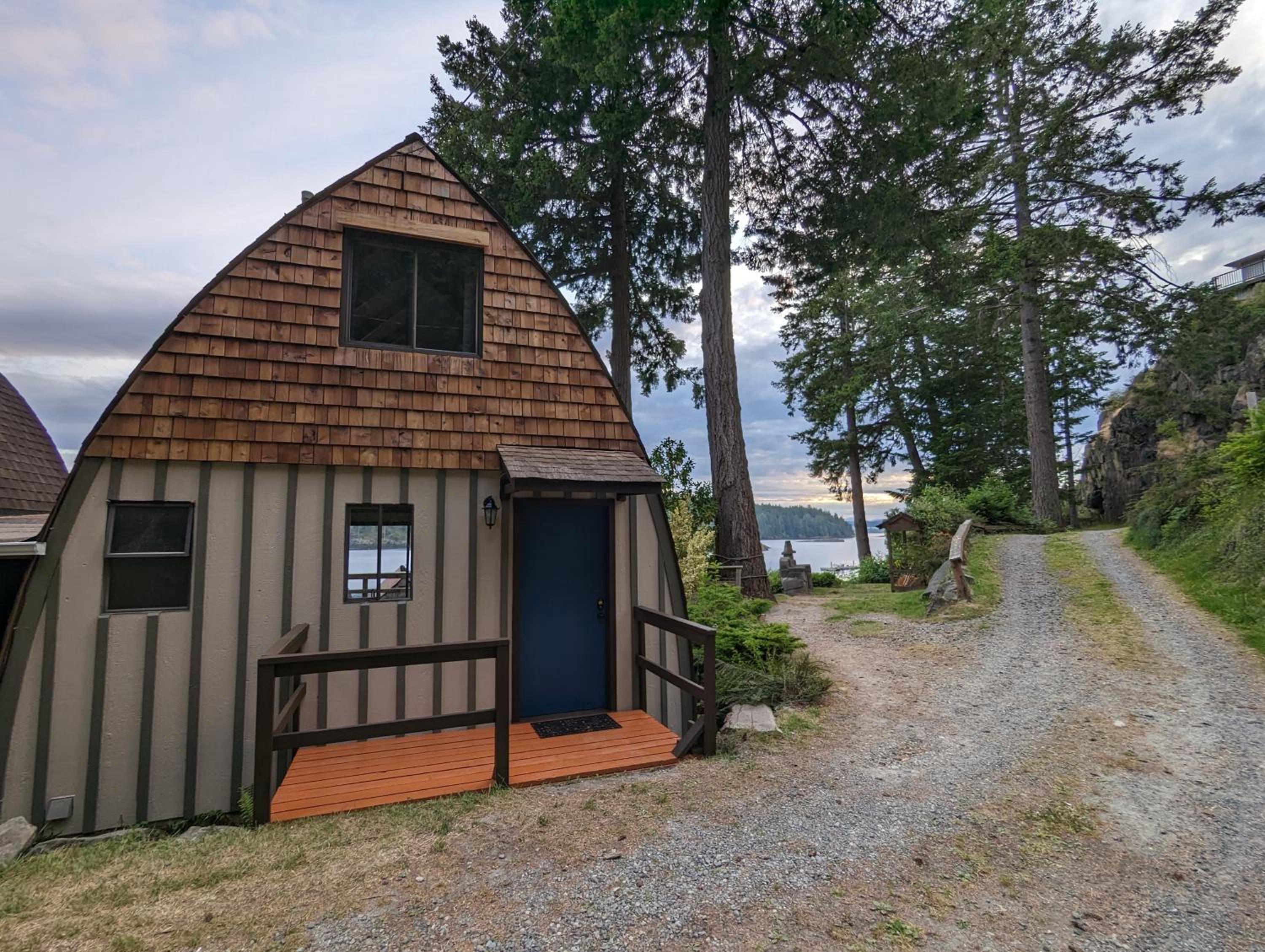 Jade Resort-Oceanfront Suites in Gowlland Harbour