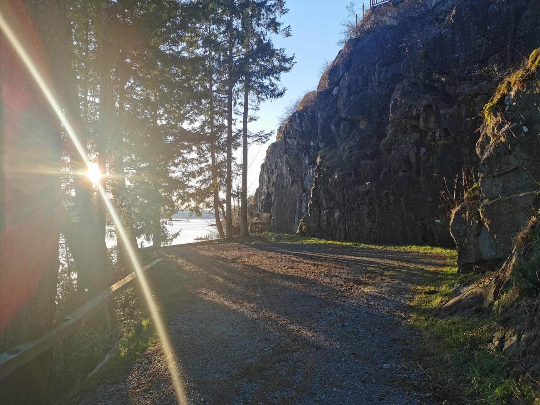 Jade Resort-Oceanfront Suites in Gowlland Harbour