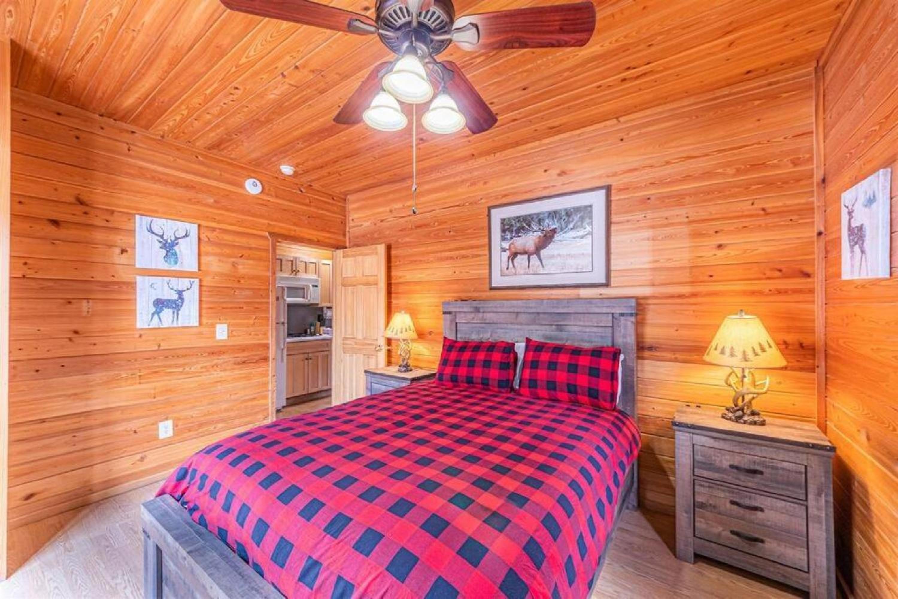 Cabin#2 Elk Hallow - Pet Friendly - Sleeps 6 - Playground & Game Room view 3
