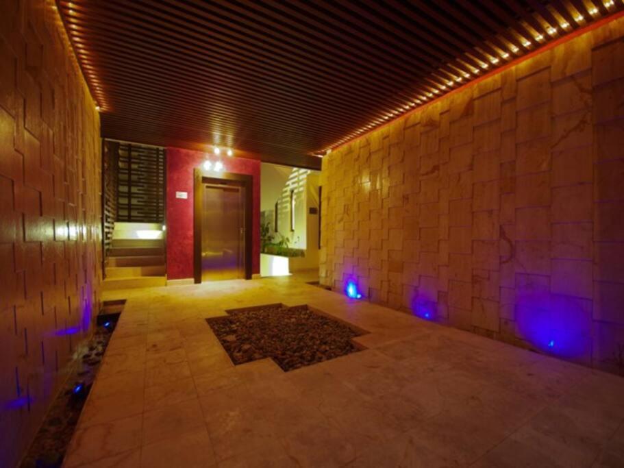 STEPS TO BEACH & FAST WiFi ROOF POOL- OCEAN VIEW 403 view 4