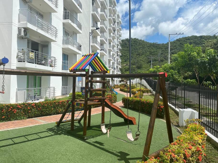 Apto nuevo en Girardot, piscina, BBQ, terraza.