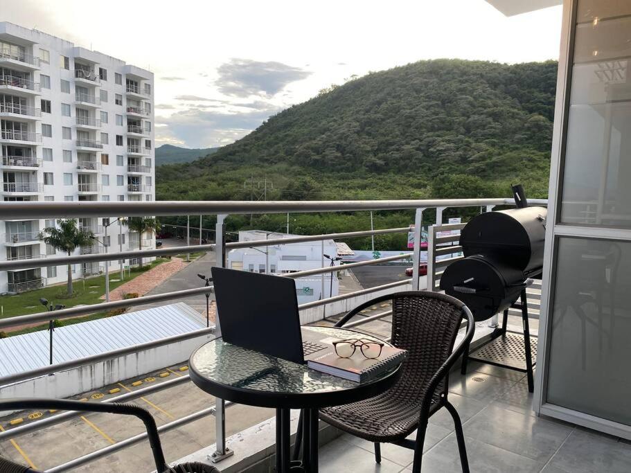 Apto nuevo en Girardot, piscina, BBQ, terraza.