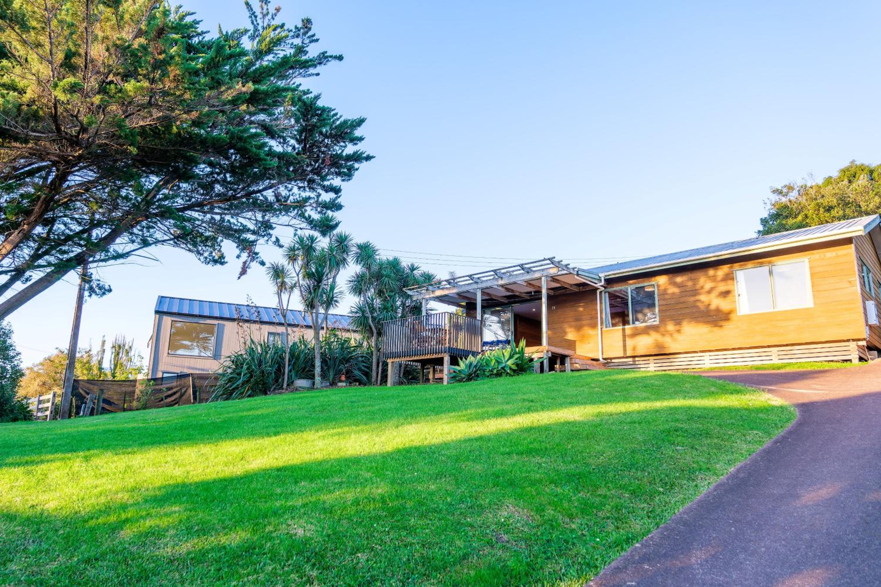Moa Cottage in Oneroa Village view 3