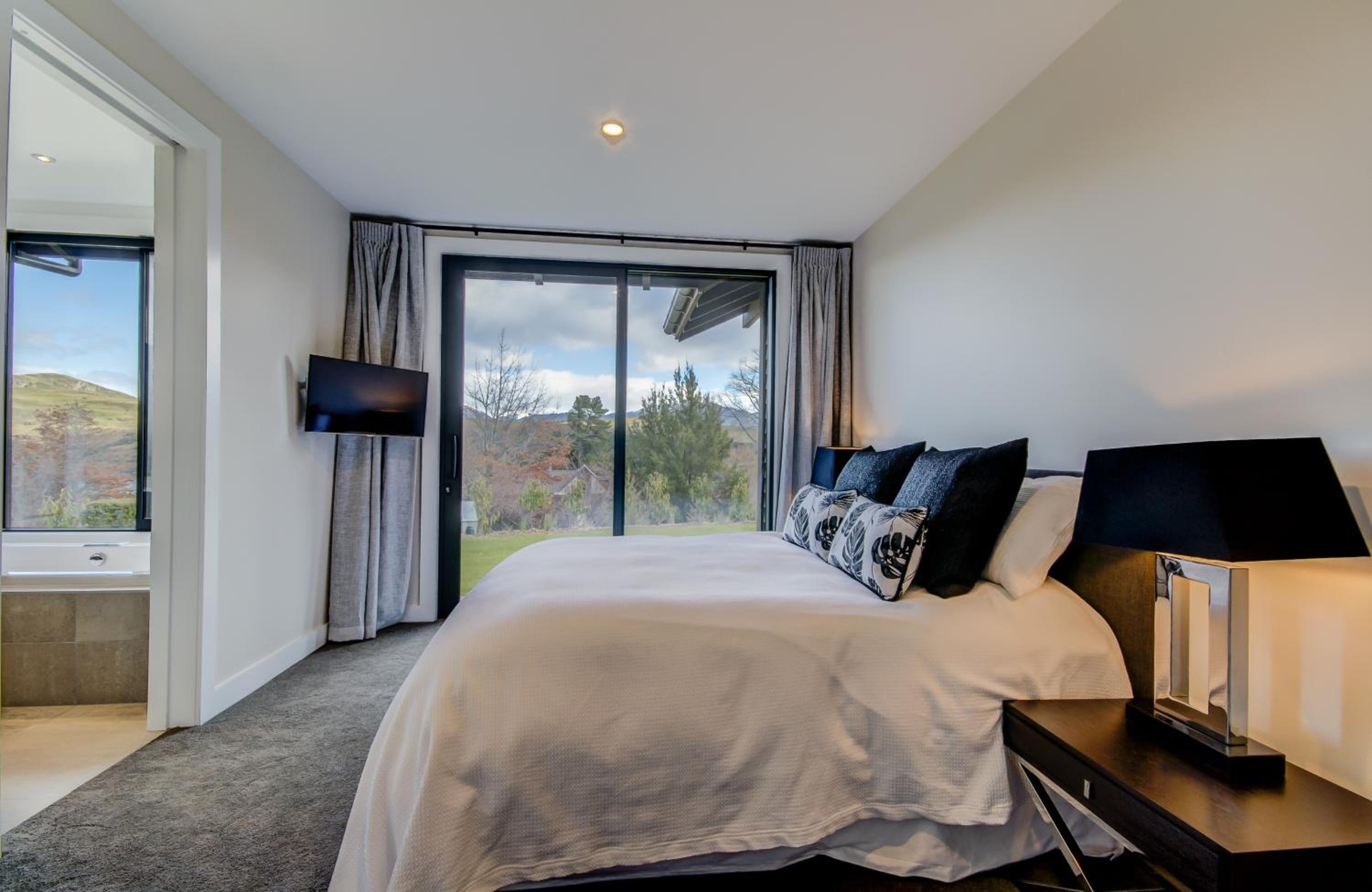 Terrace Lodge by Sotheby's Luxury Rental Homes view 5