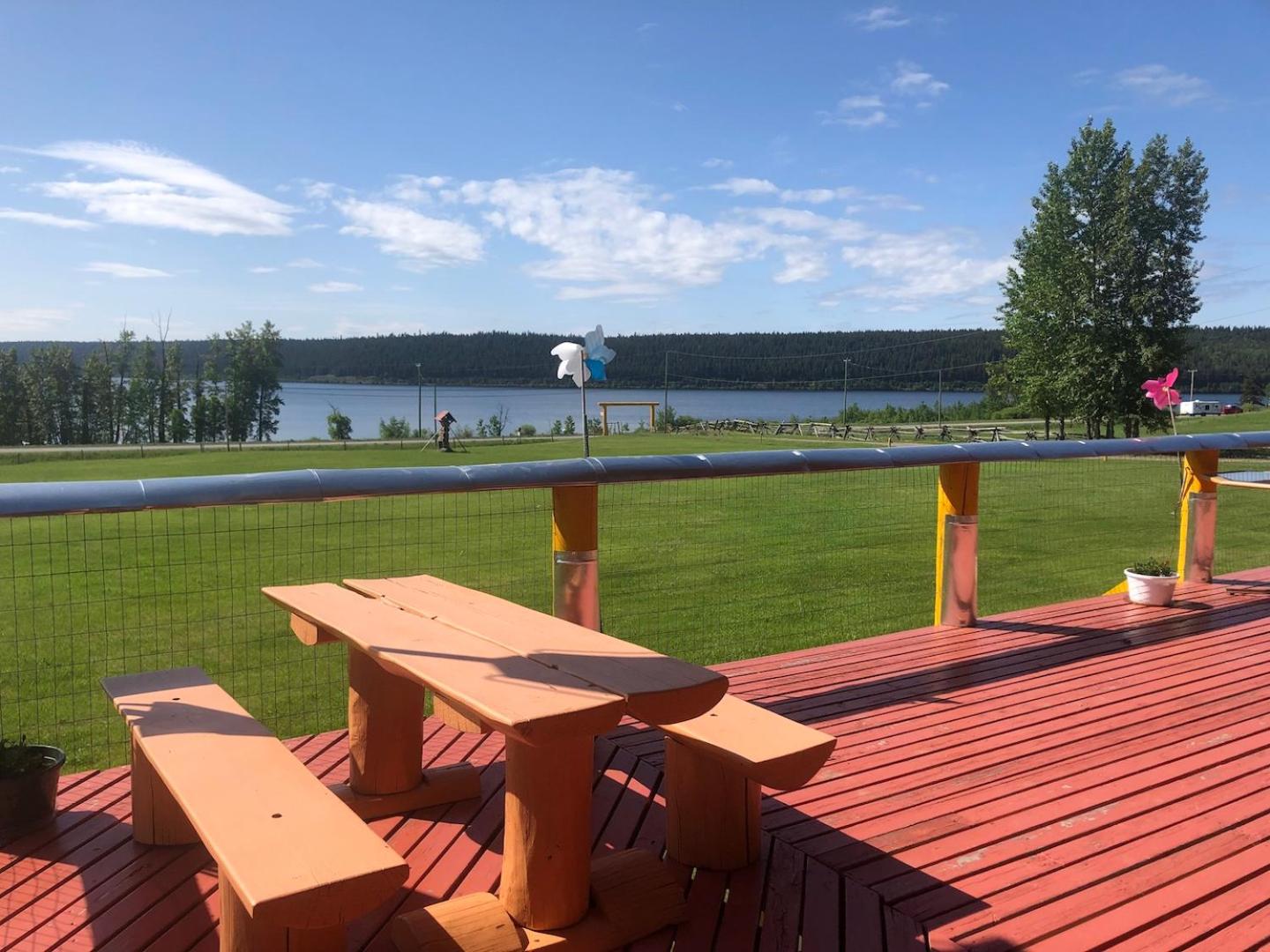 Cariboo Log Guest House view 4