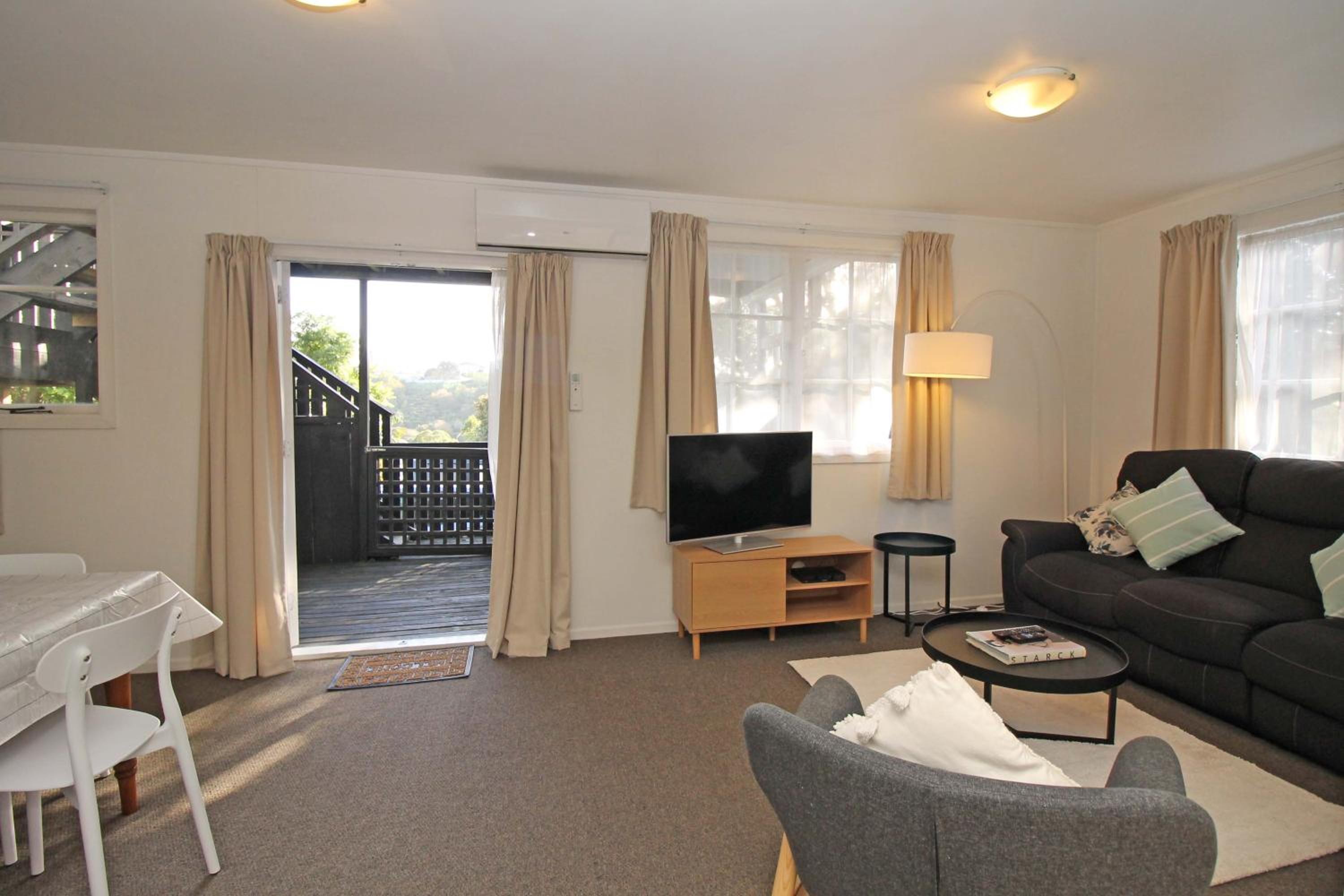 2 Bed Apartment in Kingsland - FREE WIFI and parking view 2