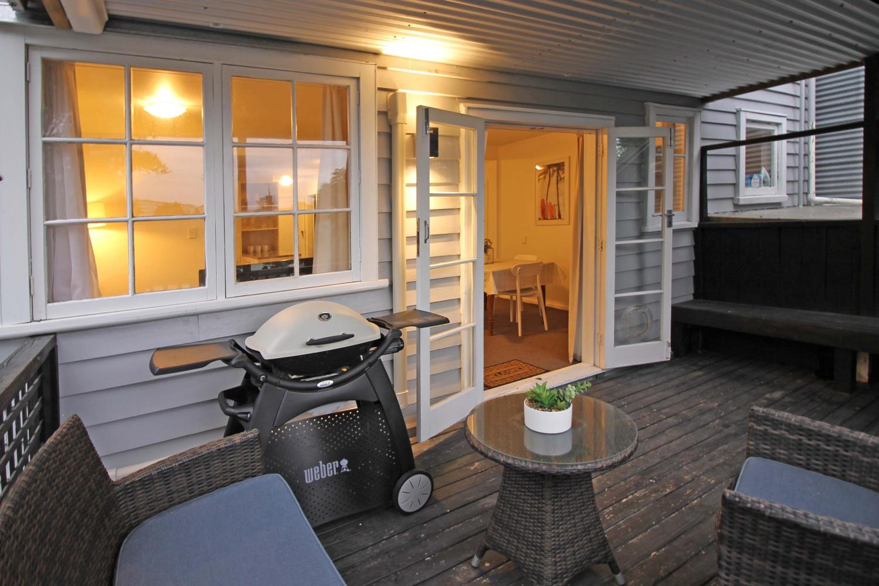 2 Bed Apartment in Kingsland - FREE WIFI and parking view 5