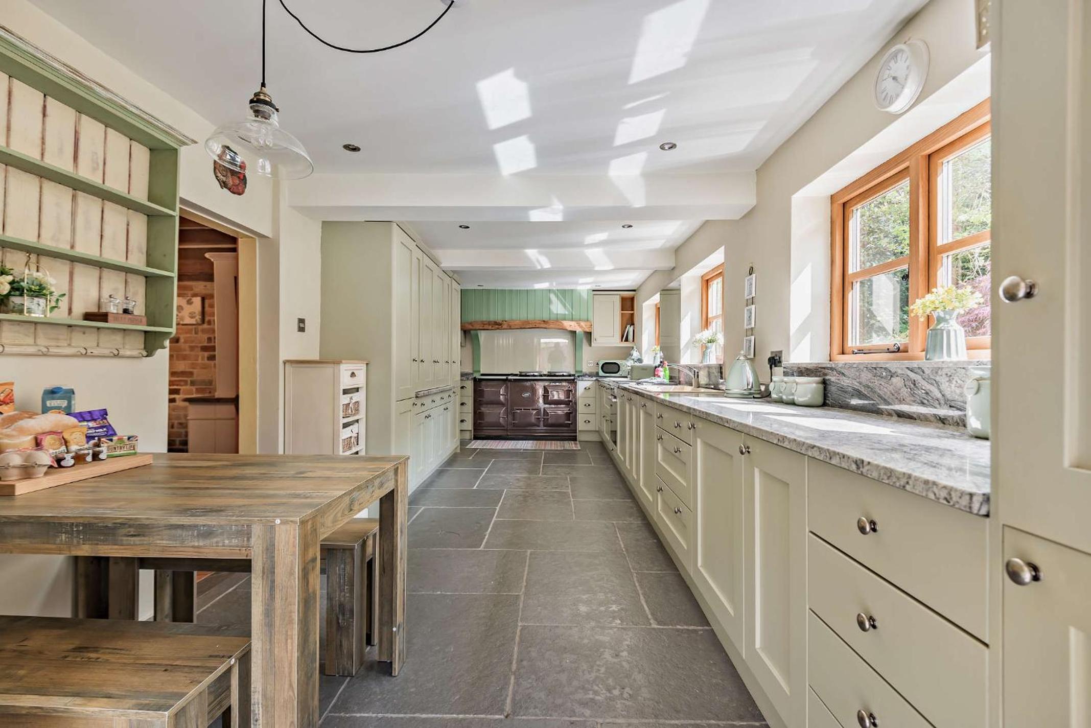 The Cottage, Beautiful New Forest 5 Bedroom Thatched Cottage view 5