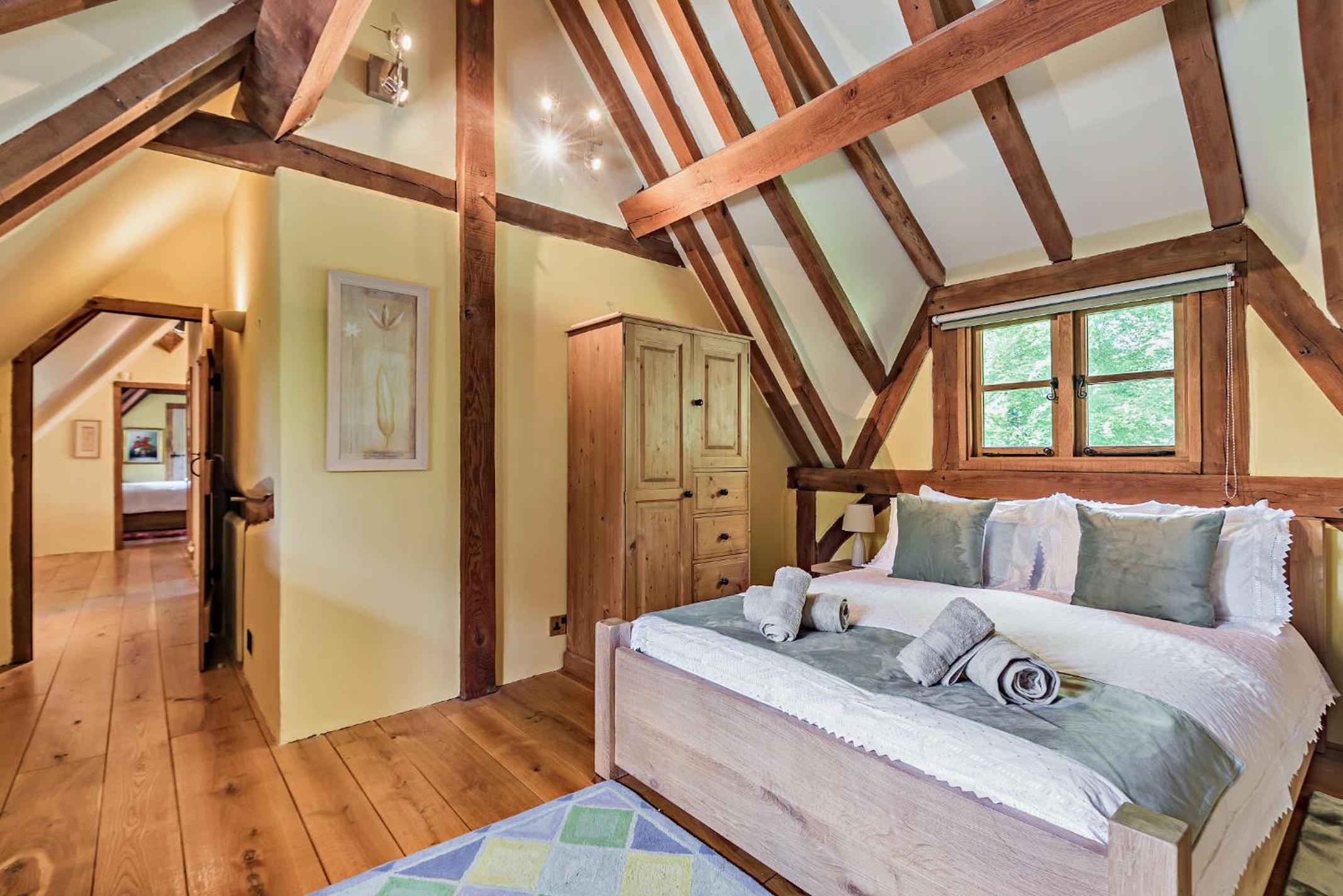 The Cottage, Beautiful New Forest 5 Bedroom Thatched Cottage view 3
