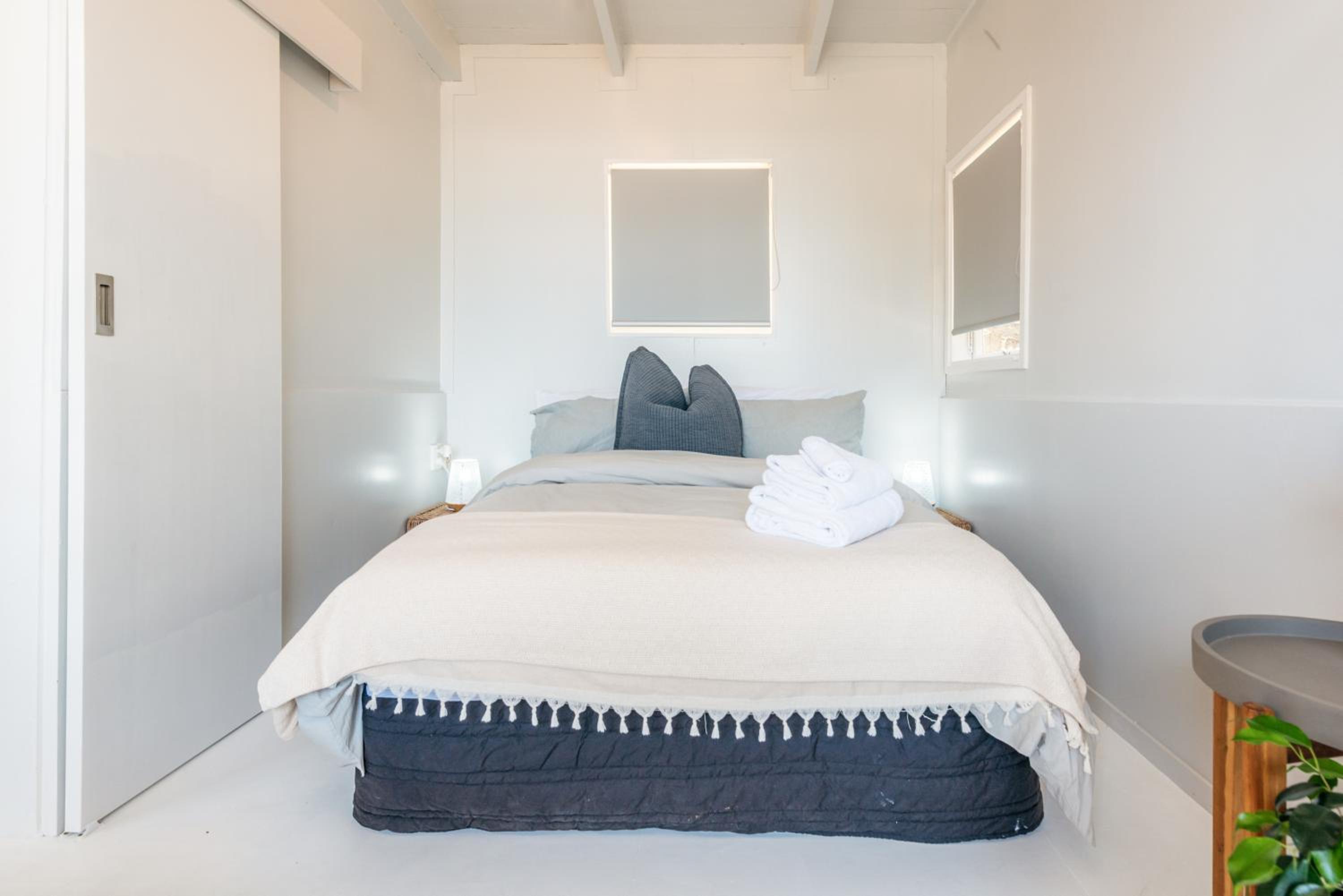 Onetangi Waterfront Bach - Coast & Country view 3