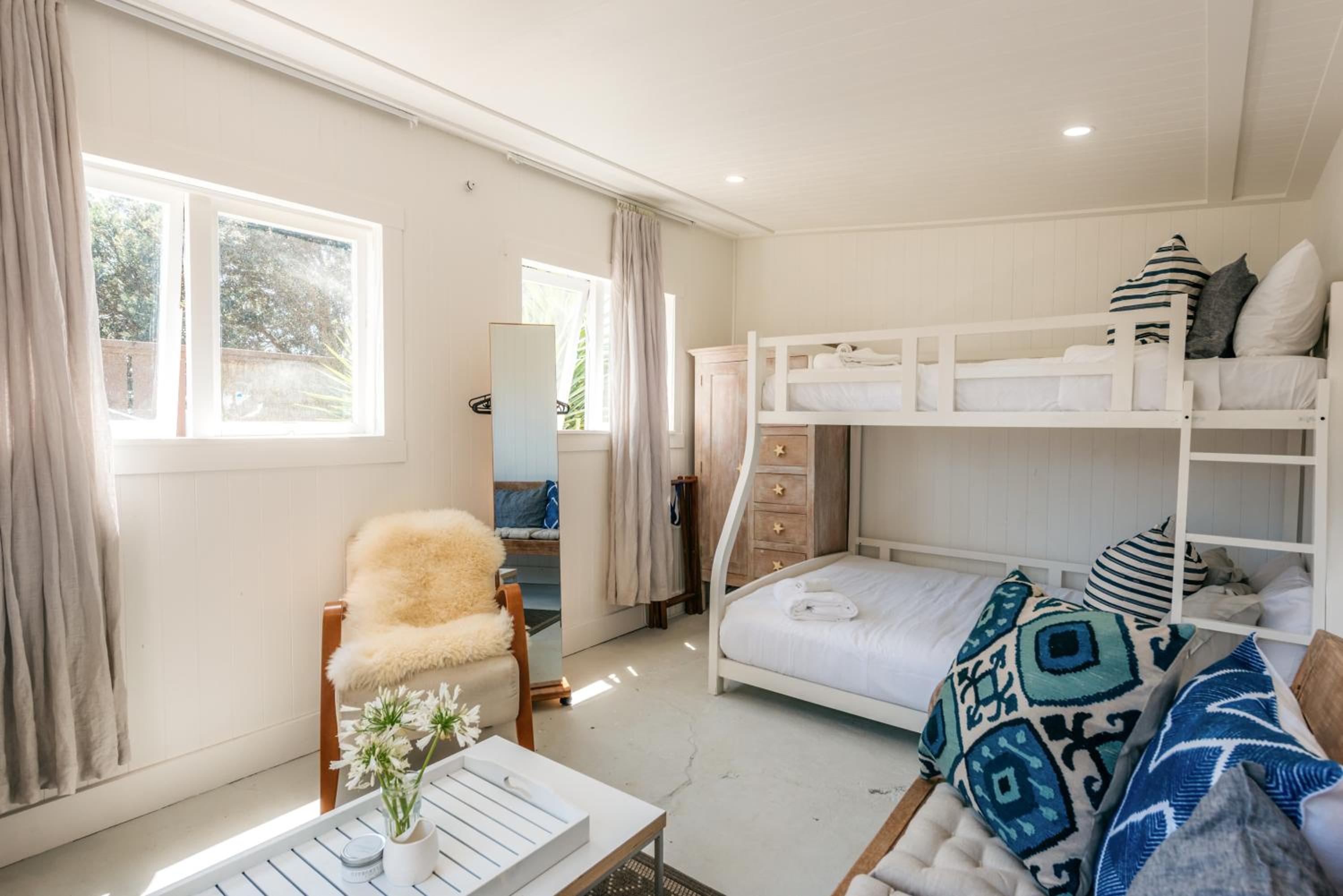 Onetangi Waterfront Bach - Coast & Country view 4