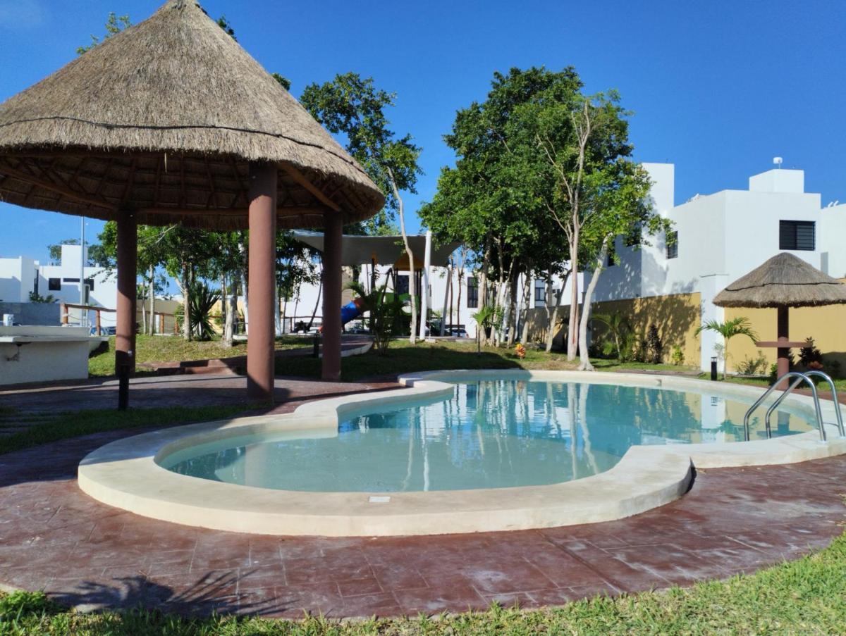 Casa en privada con alberca, Excelente para vacaciones y descanso view 3