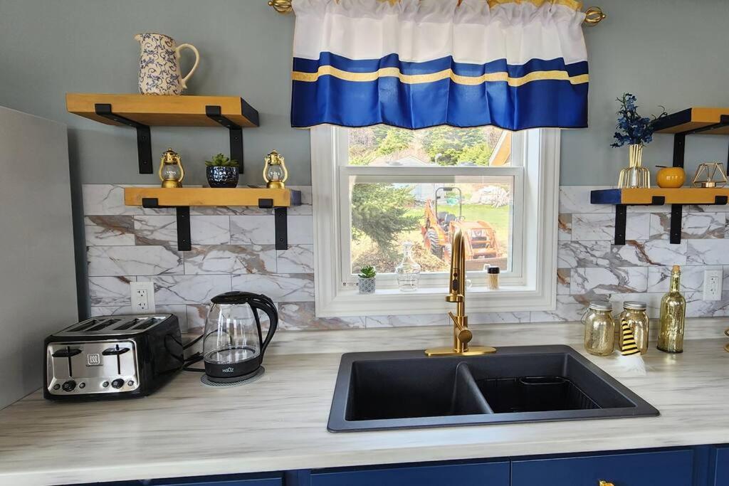 Family Ties Vacation Home - Rossy House