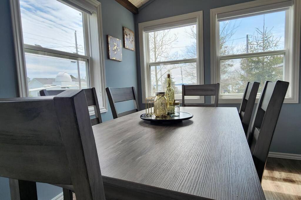 Family Ties Vacation Home - Rossy House