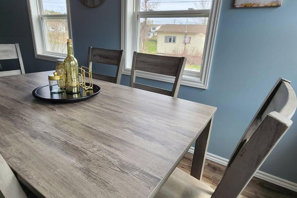 Family Ties Vacation Home - Rossy House