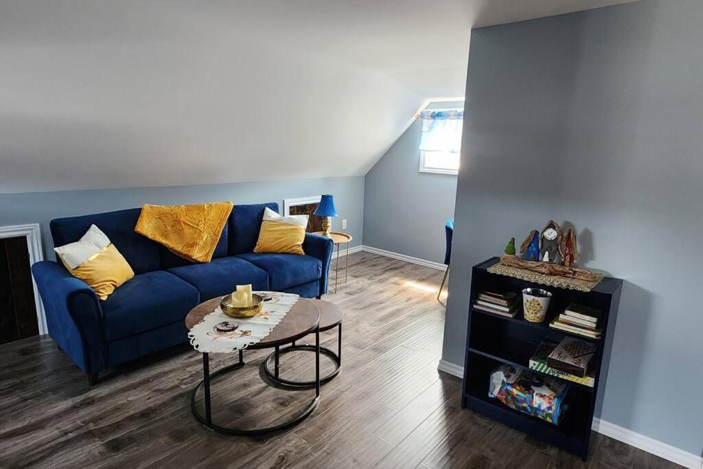Family Ties Vacation Home - Rossy House