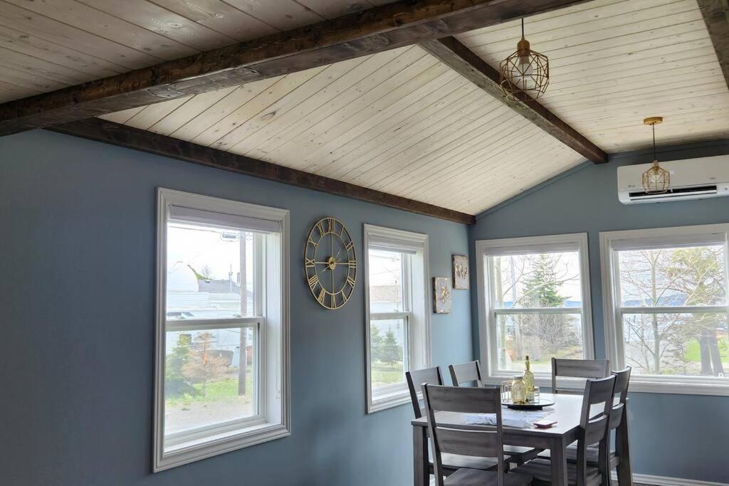 Family Ties Vacation Home - Rossy House