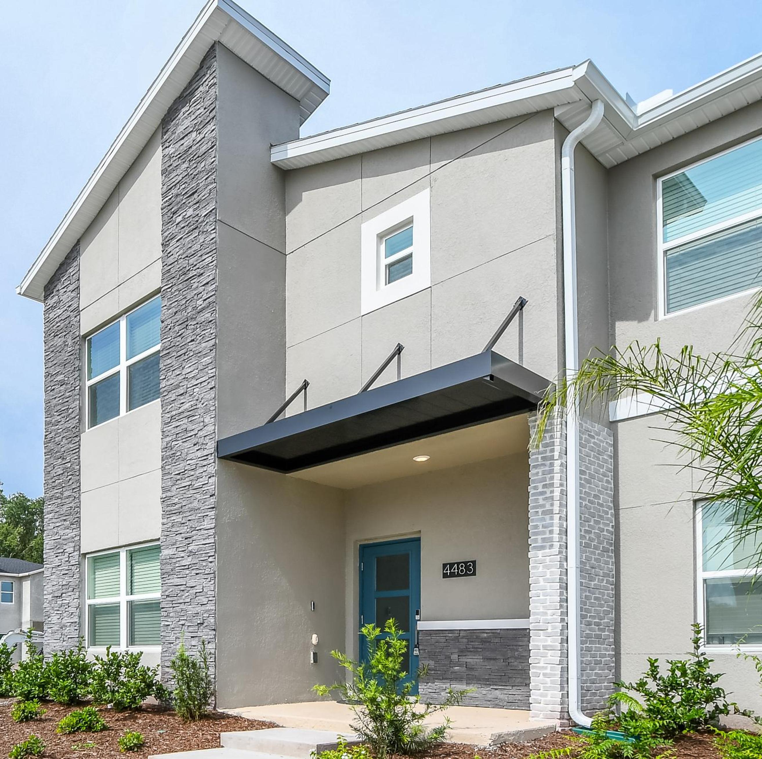 Brand New Townhouse-Storey Lake view 4