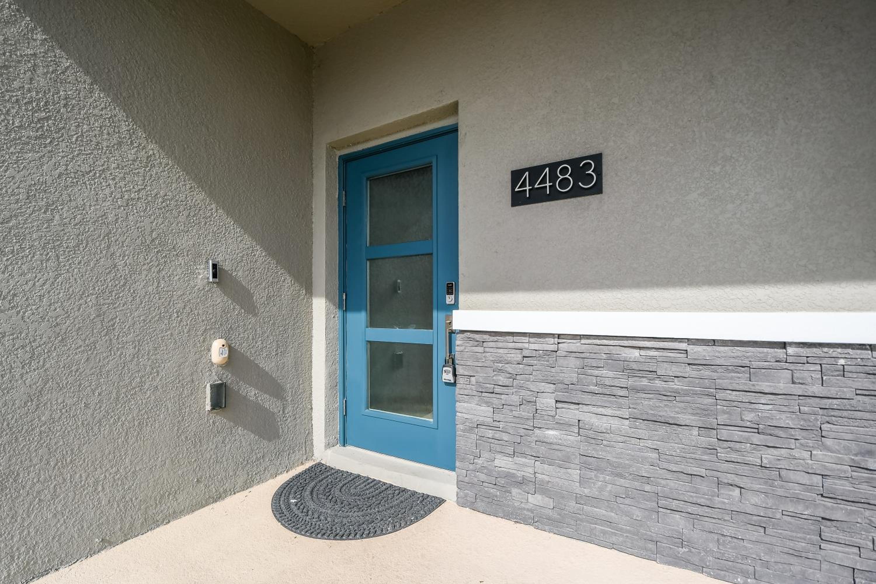 Brand New Townhouse-Storey Lake view 5