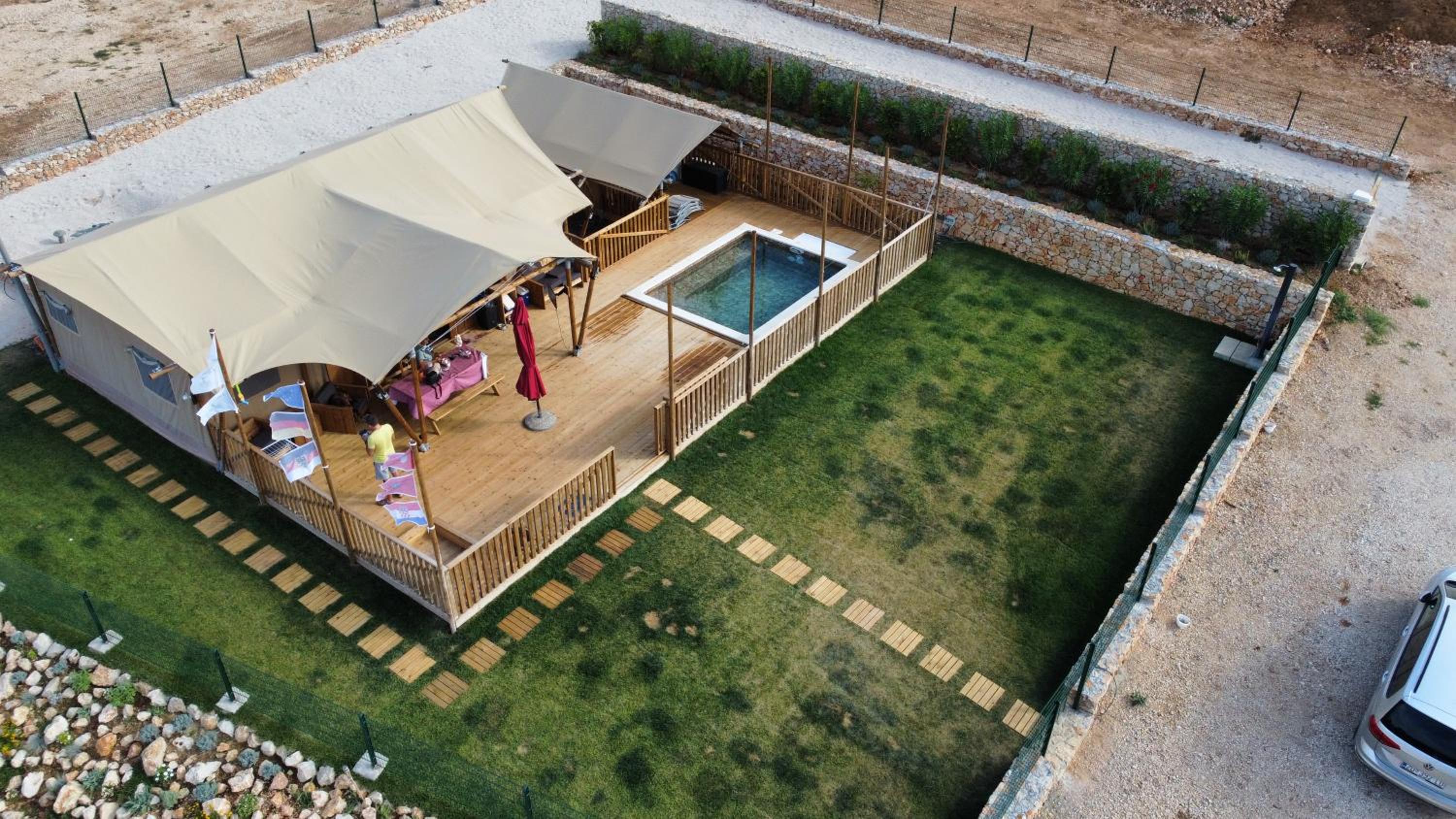 Larah Land 4 Star Glamping Yala Lodge plus kids lodge