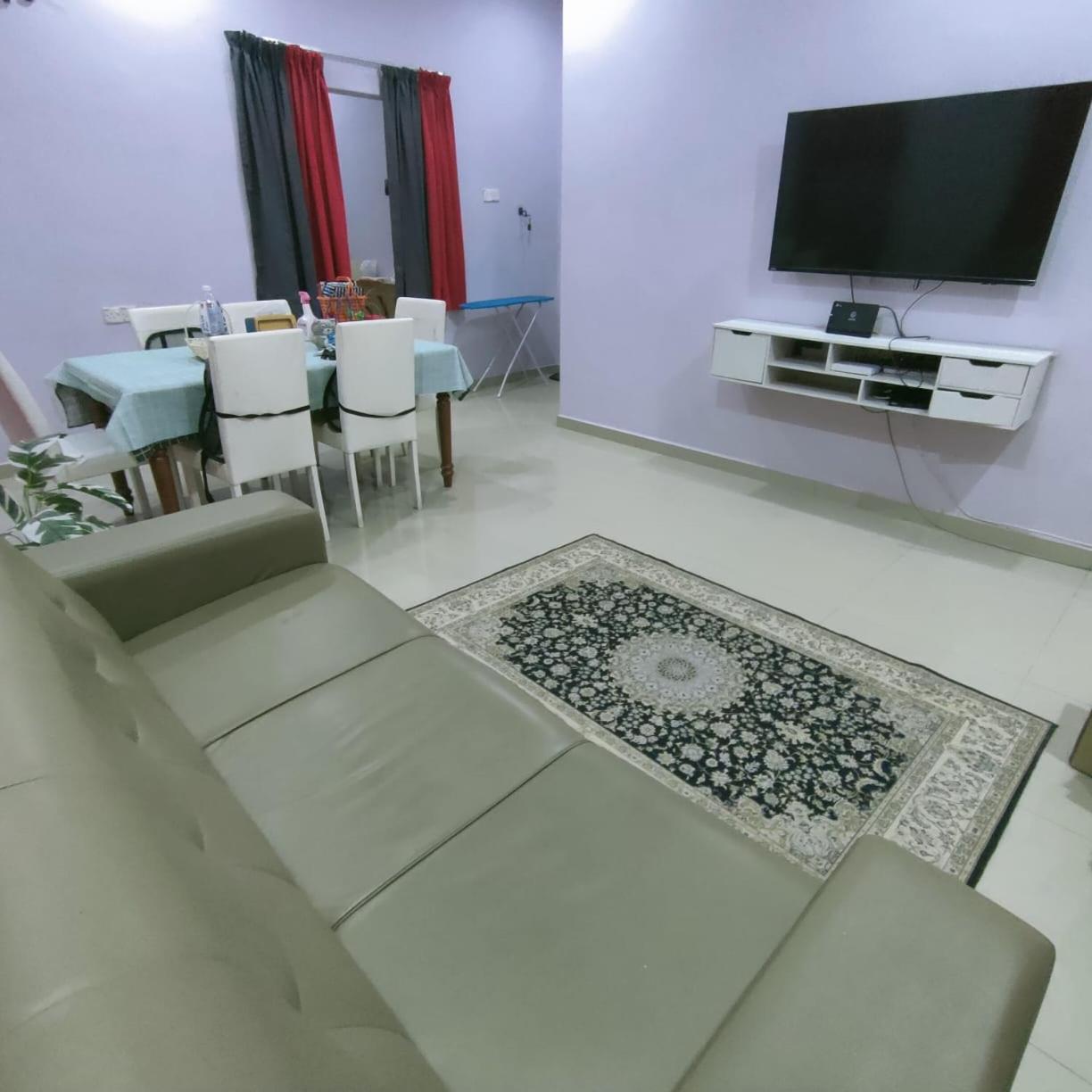Awanan Biru Homestay