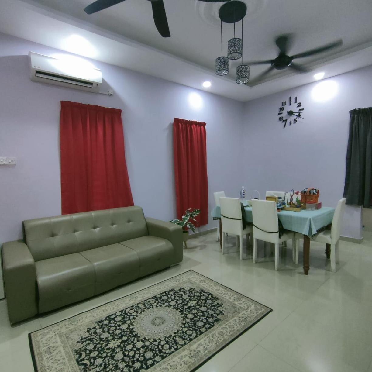 Awanan Biru Homestay