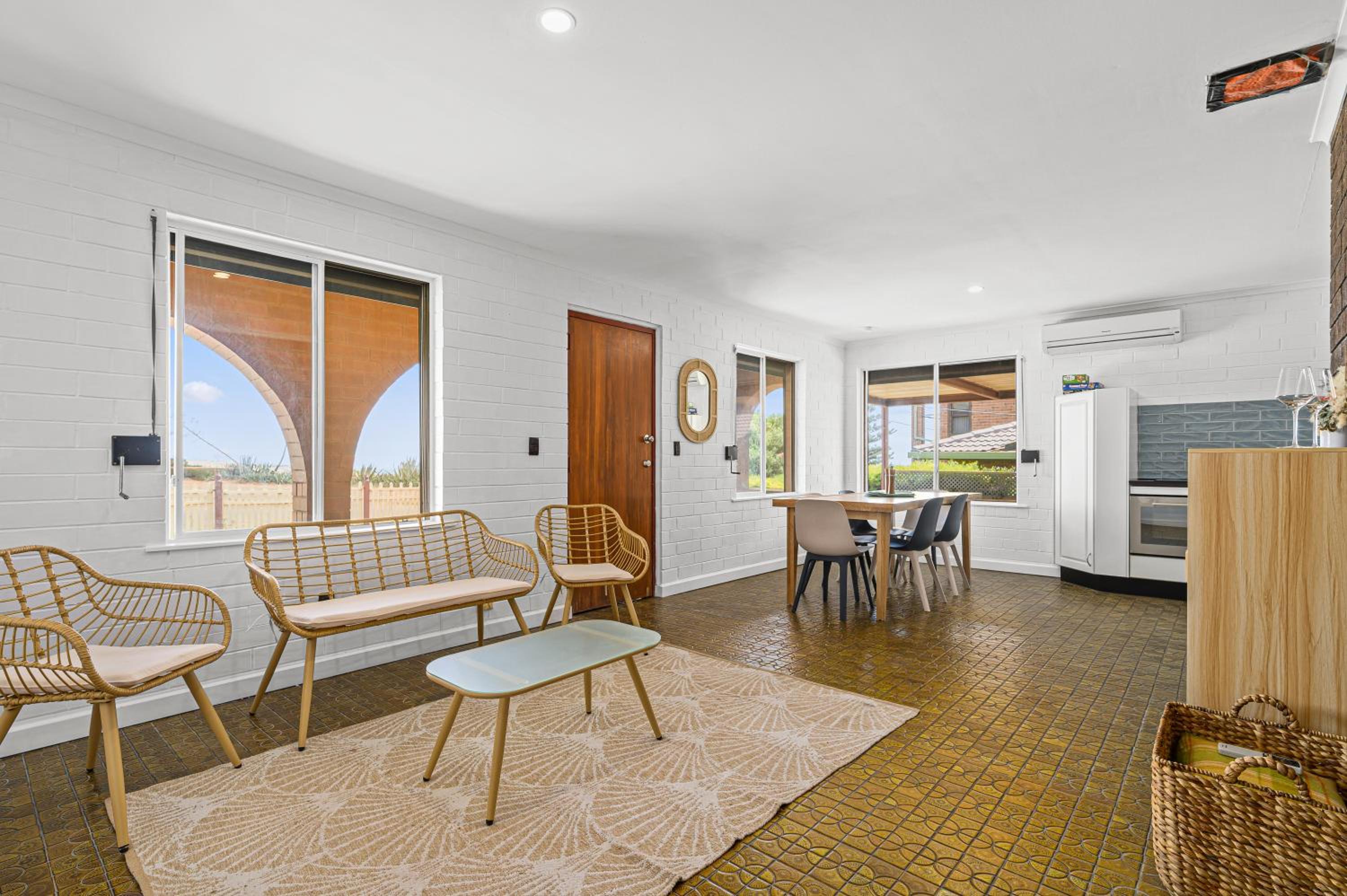 Vic's Place - Sellicks Beach - C21 SouthCoast Holidays