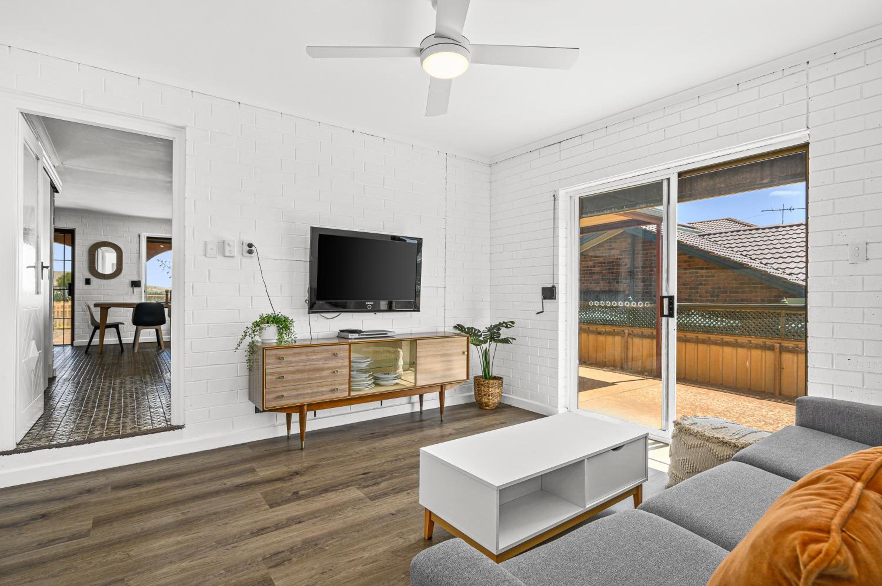 Vic's Place - Sellicks Beach - C21 SouthCoast Holidays